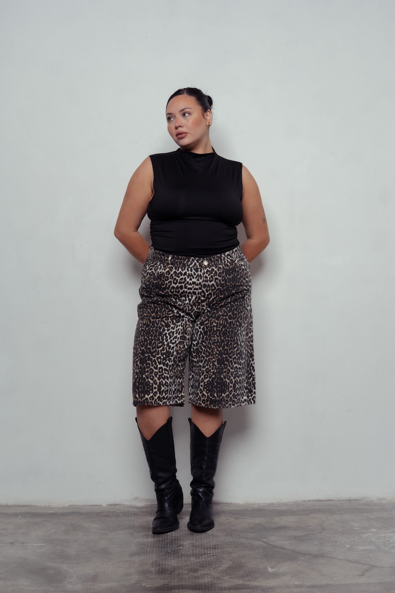 <b> BERMUDA JORT TATHIANA ANIMAL PRINT </b> <i> rigido </i>