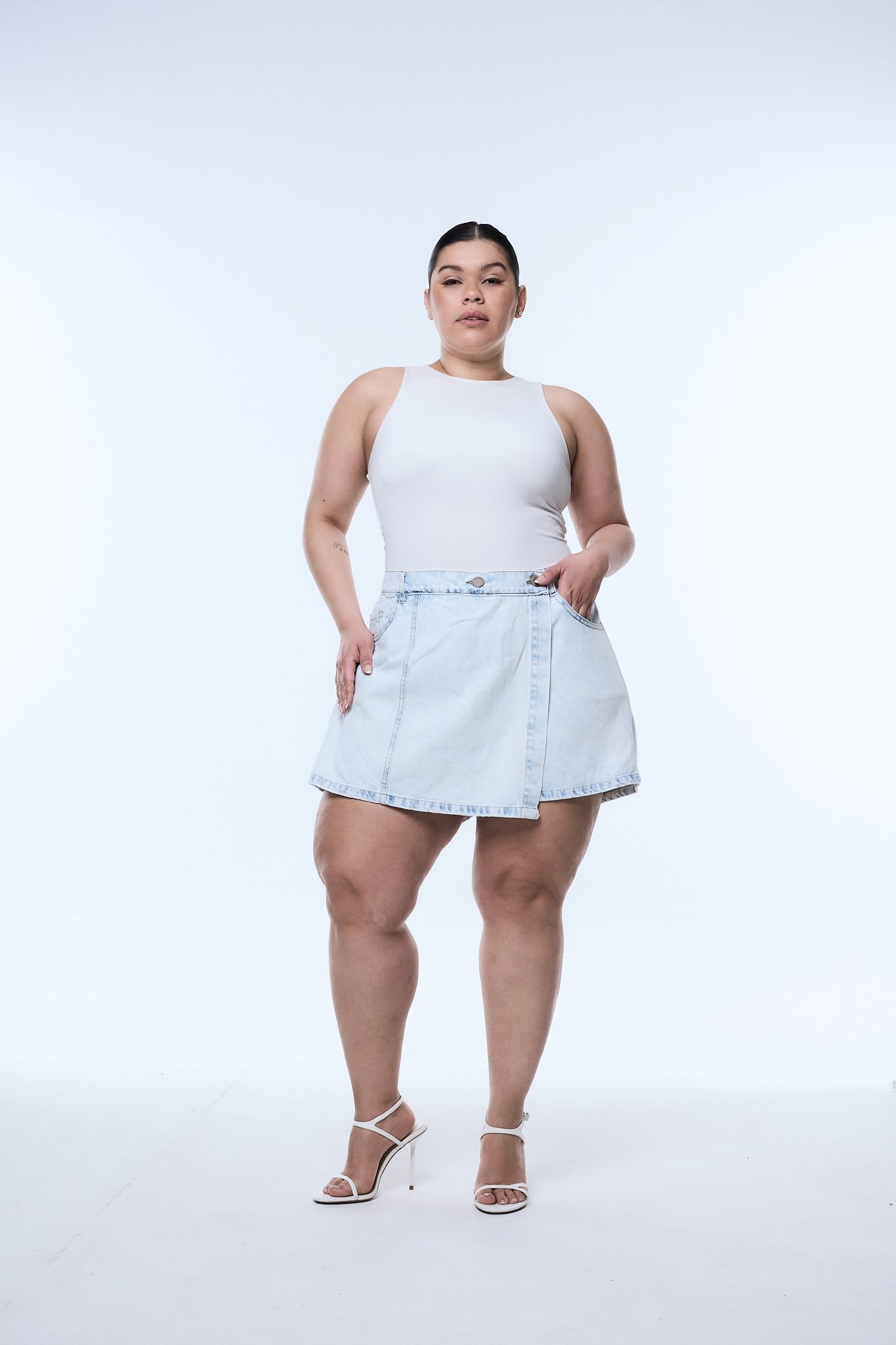 <b> SHORT-POLLERA VAYBELLE NEVADO </b> <i> rigido </i>