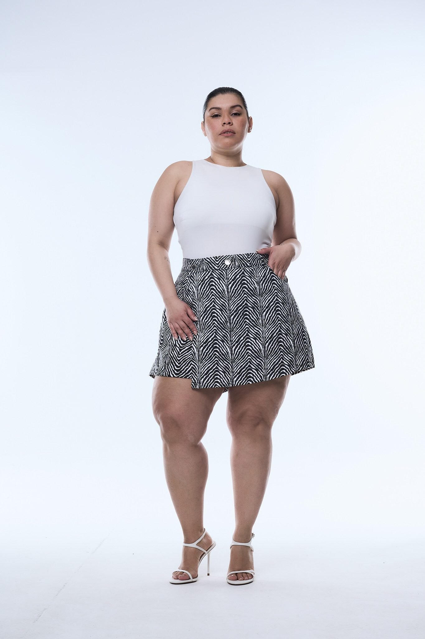 <b> SHORT-POLLERA CASSIREA </b> <i> rigido </i>