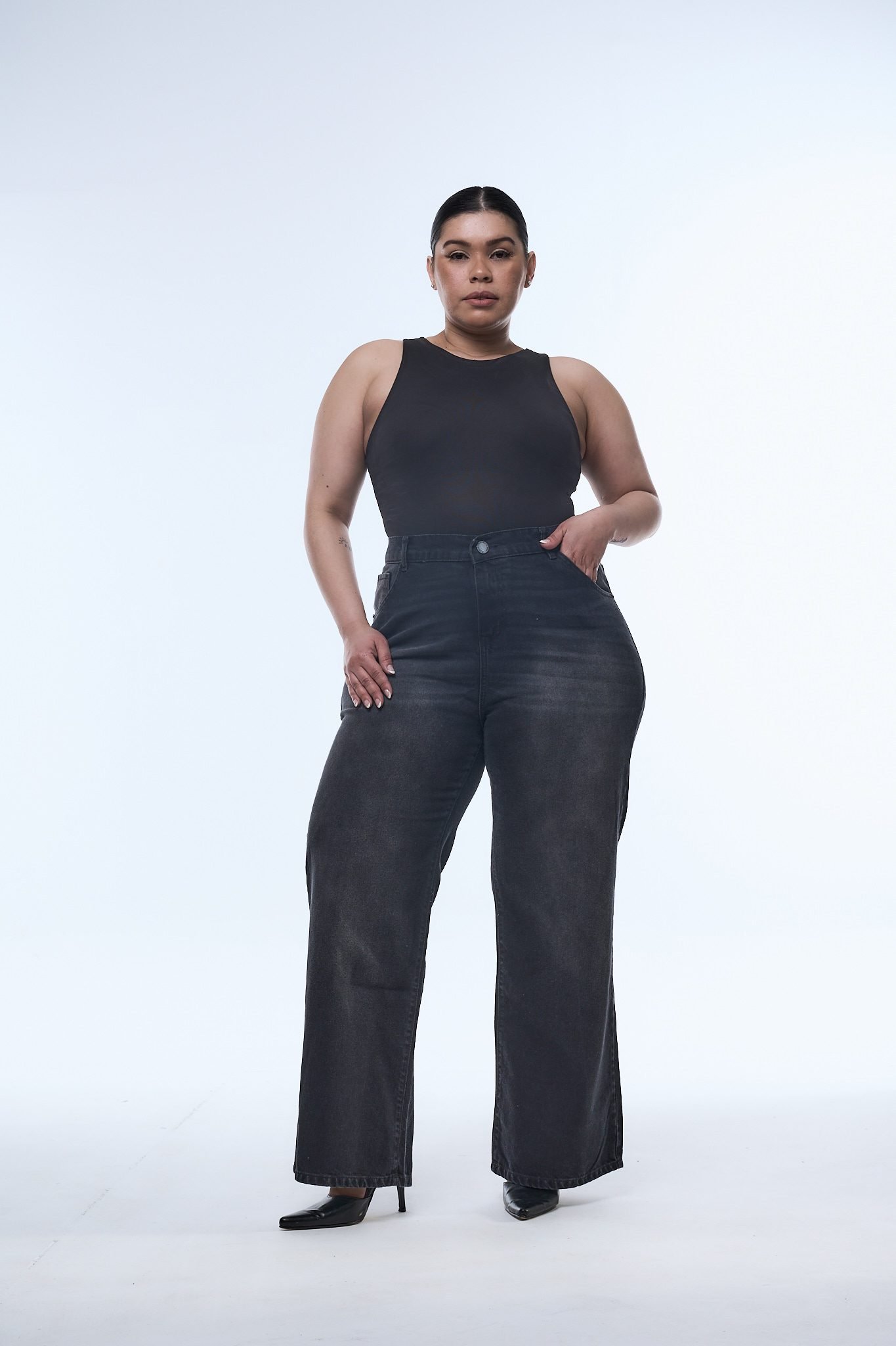 <b> MAXI WIDELEG BLACORA BIGOTE </b> <i> rigido </i>