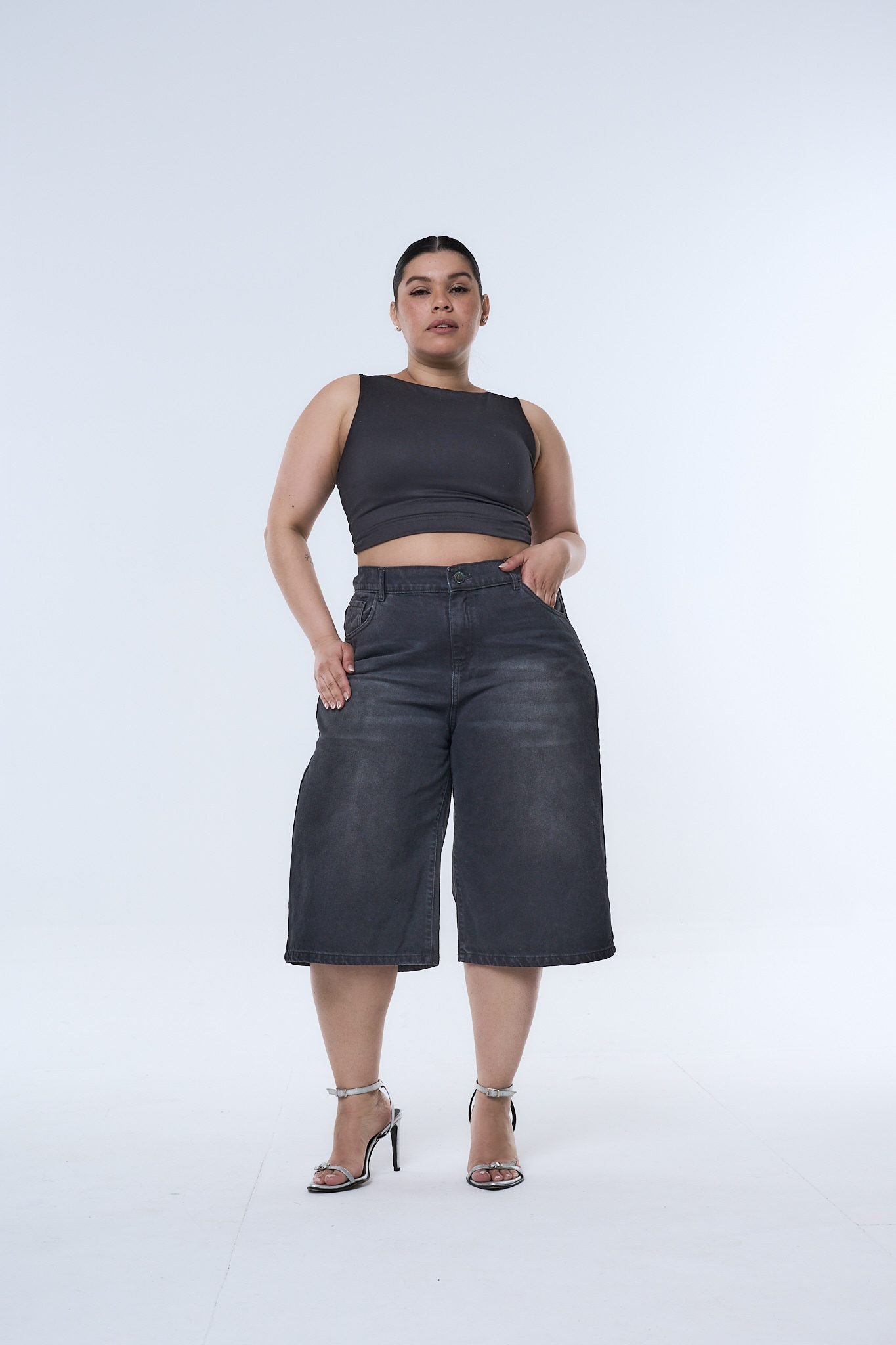 <b> BERMUDA JORT ELYSSA BIGOTE </b> <i> rigido