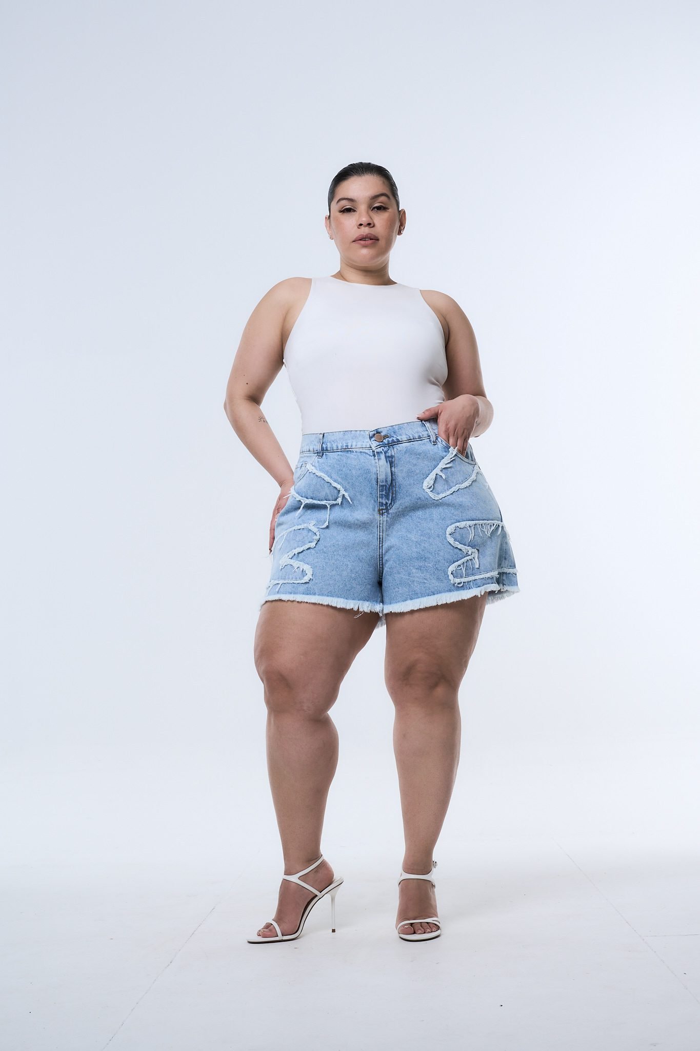 <b> SHORT ONA NEVADO </b> <i> rigido </i>