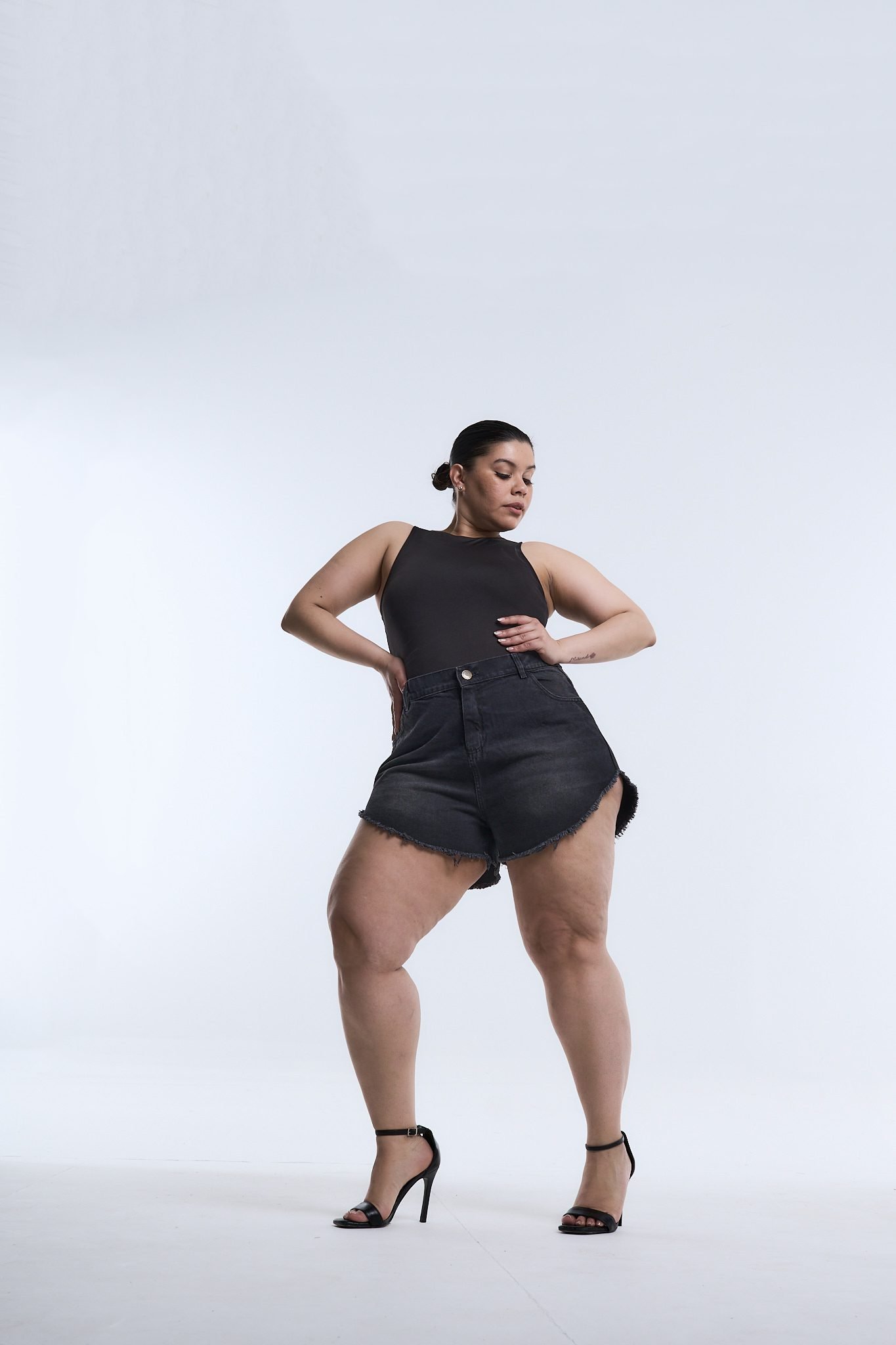 <b> SHORT ONYXIA BIGOTE </b> <i> rigido </i> - Imagen 4