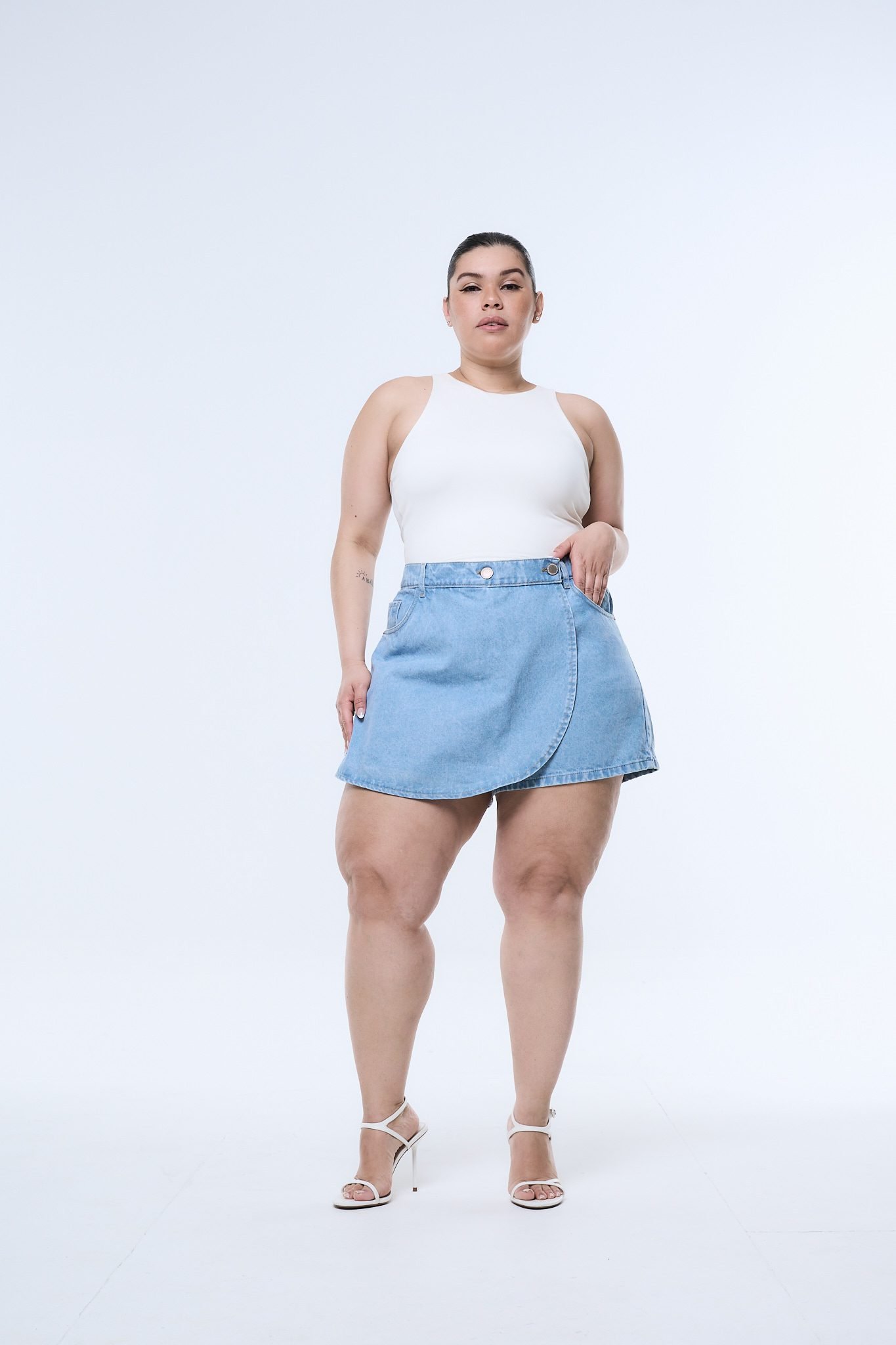<b> SHORT-POLLERA CIEL NEVADO </b> <i> rigido </i>