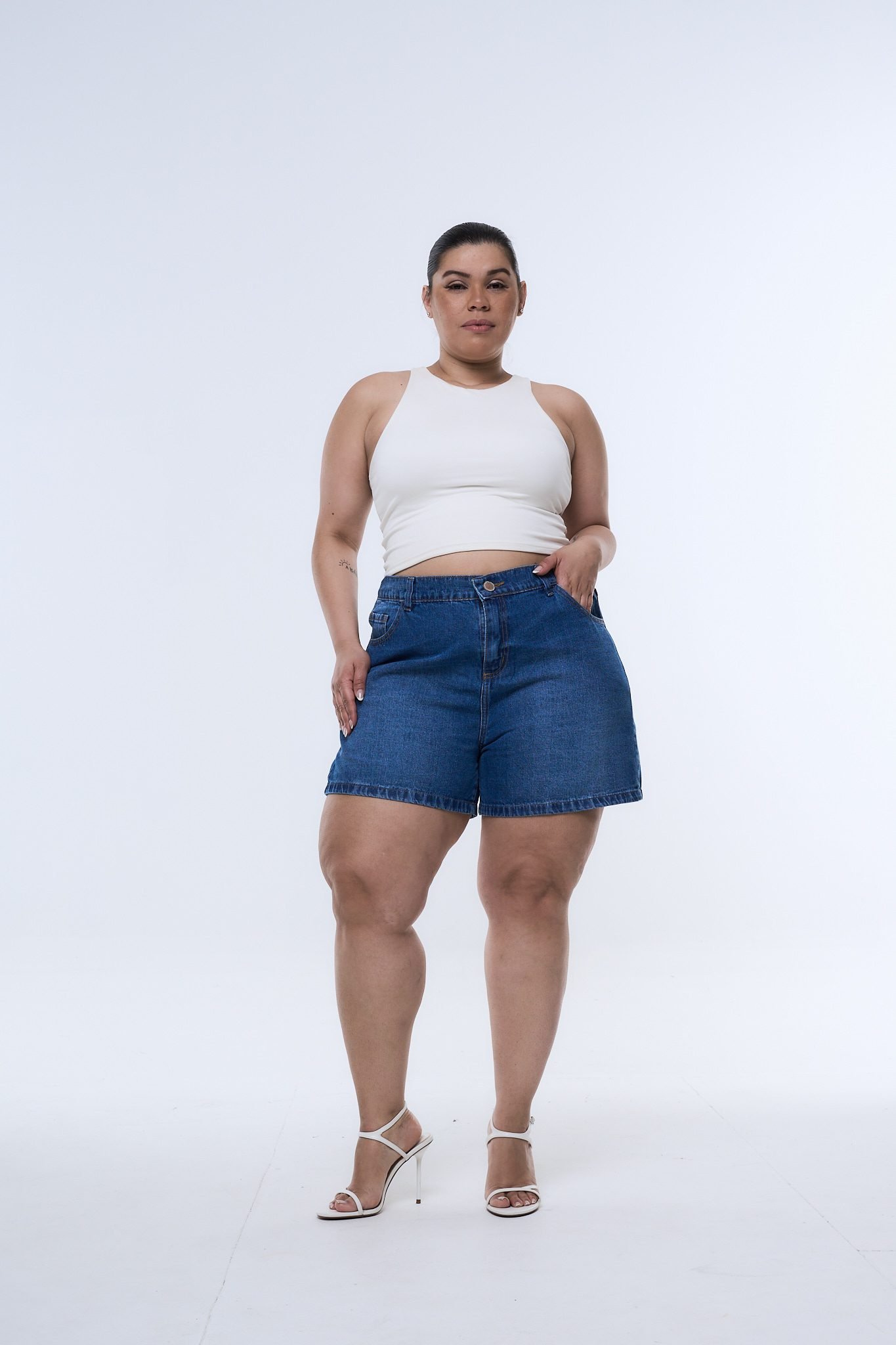 <b> SHORT NORYA </b> <i> rigido