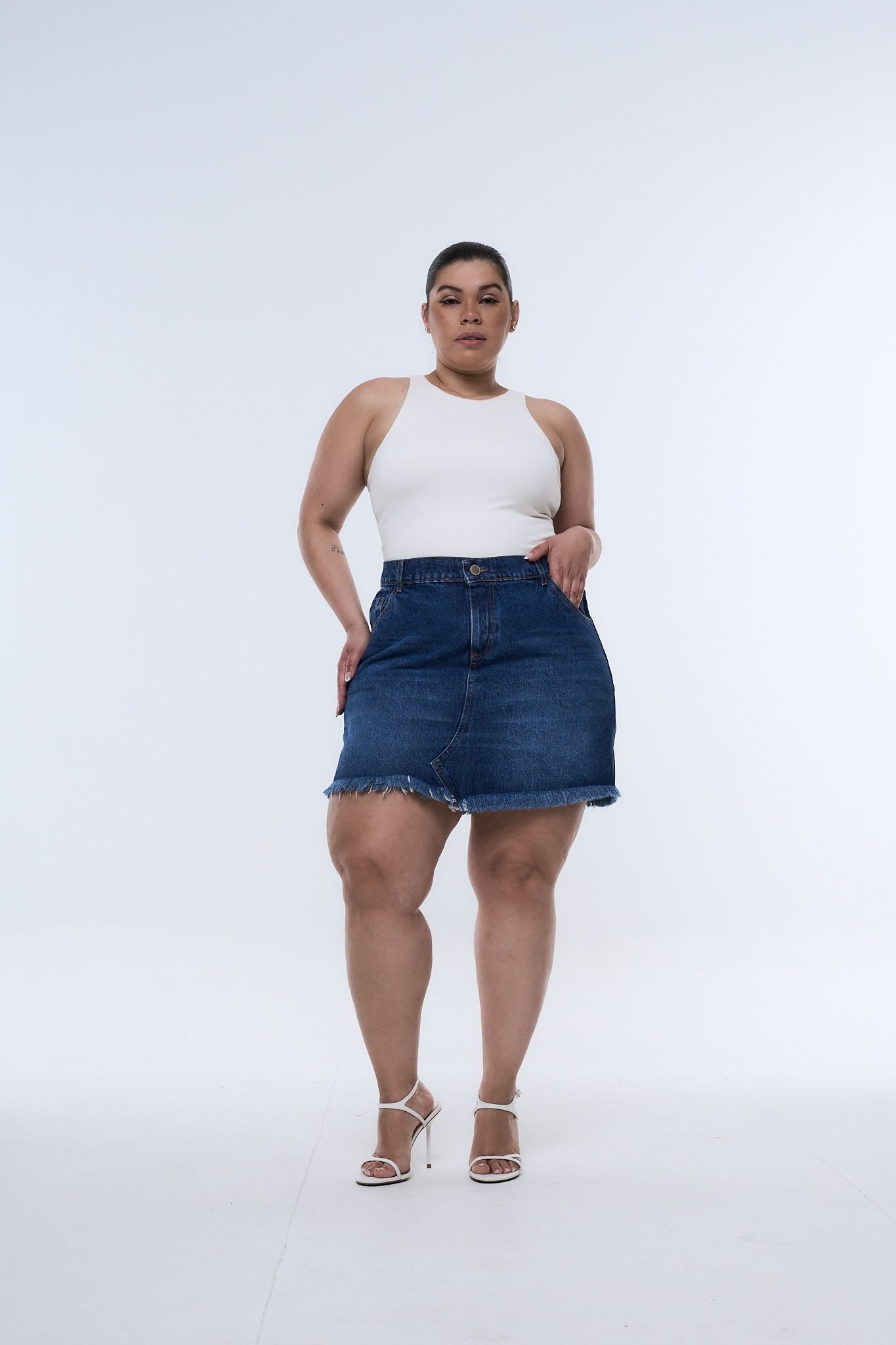 <b> POLLERA DRAVELLE BIGOTE </b> <i> rigido