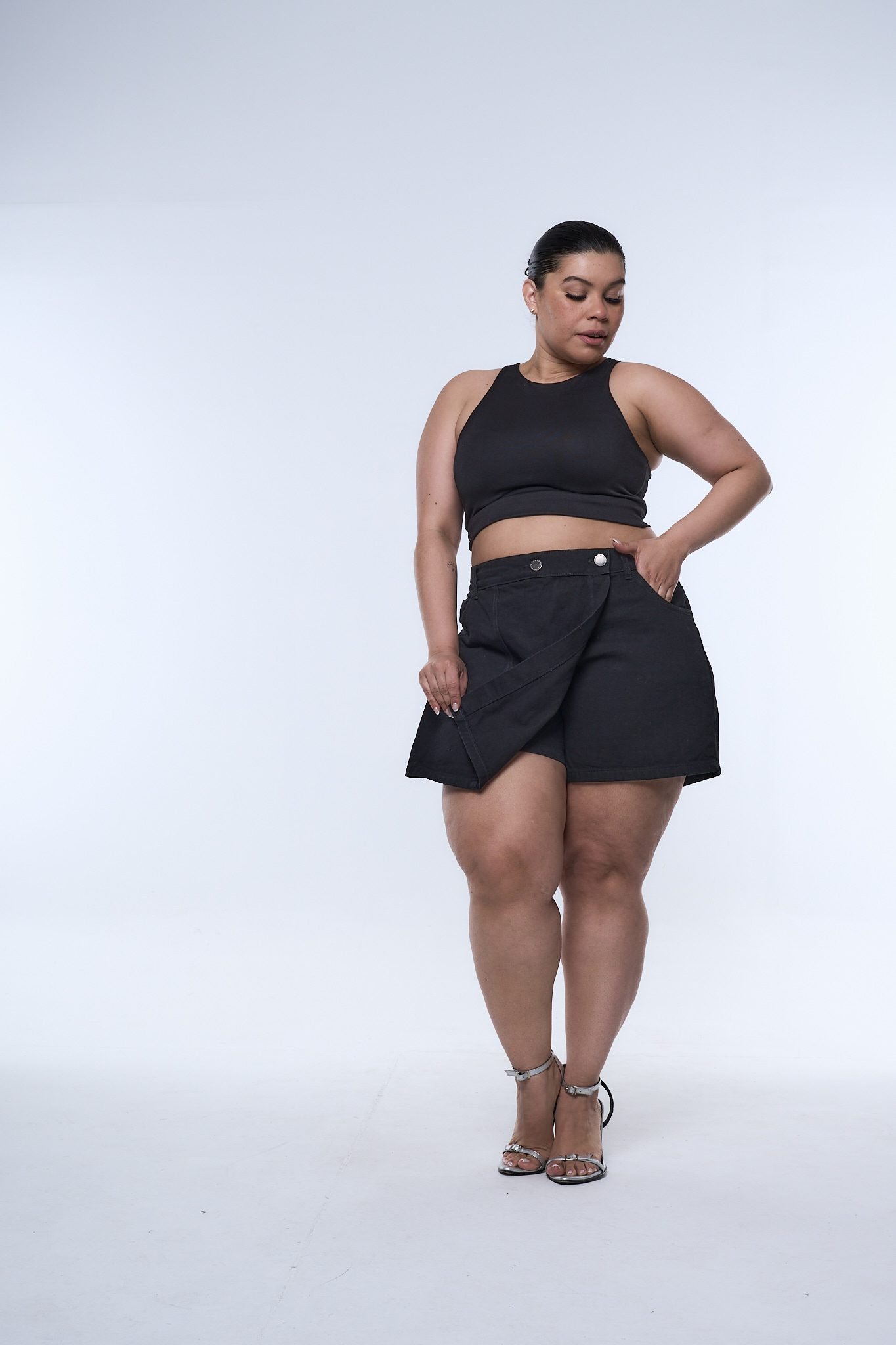 <b> SHORT-POLLERA NINIVE RECORTE </b> <i> rigido </i> - Imagen 4