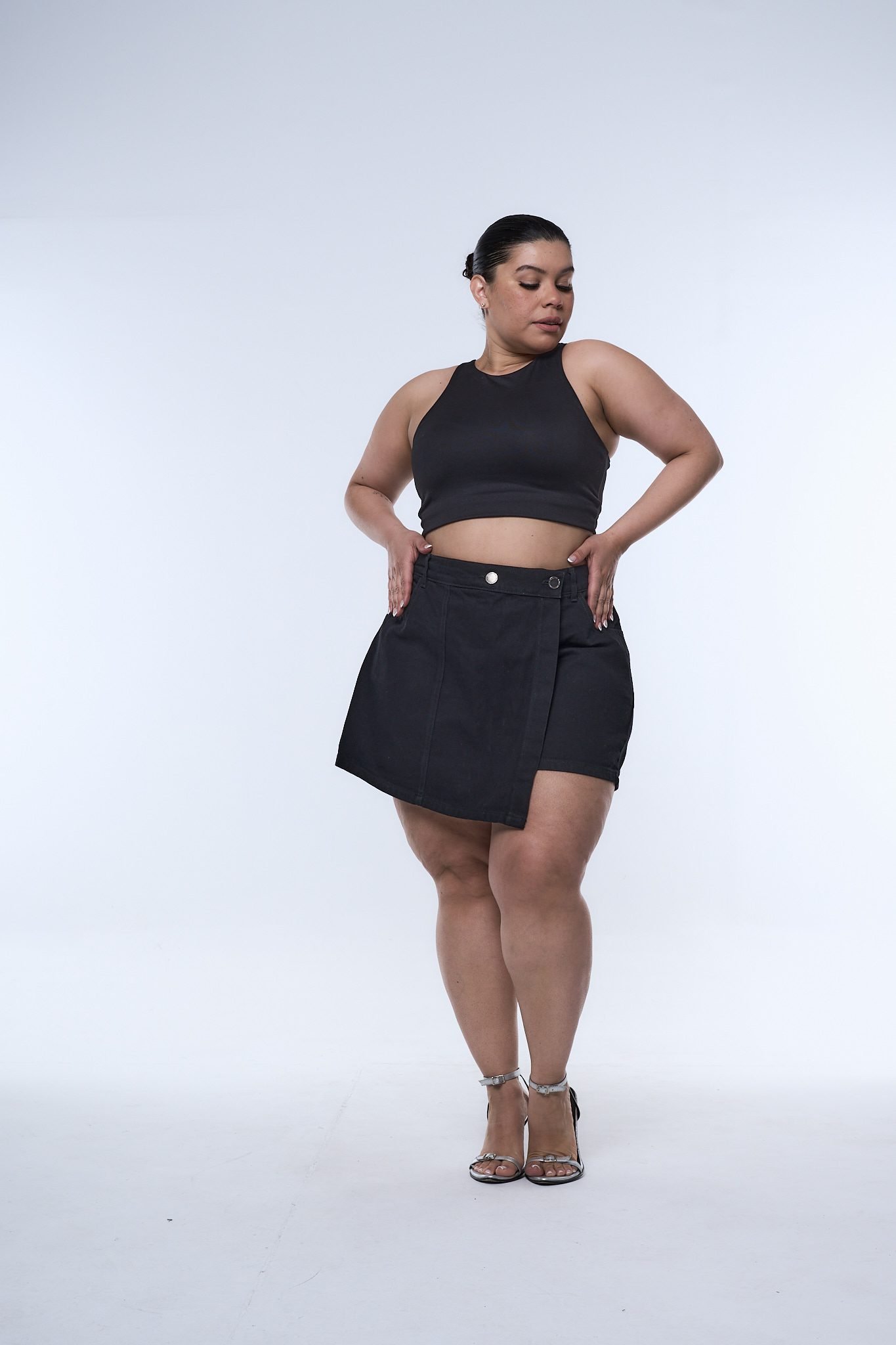 <b> SHORT-POLLERA NINIVE RECORTE </b> <i> rigido </i> - Imagen 3