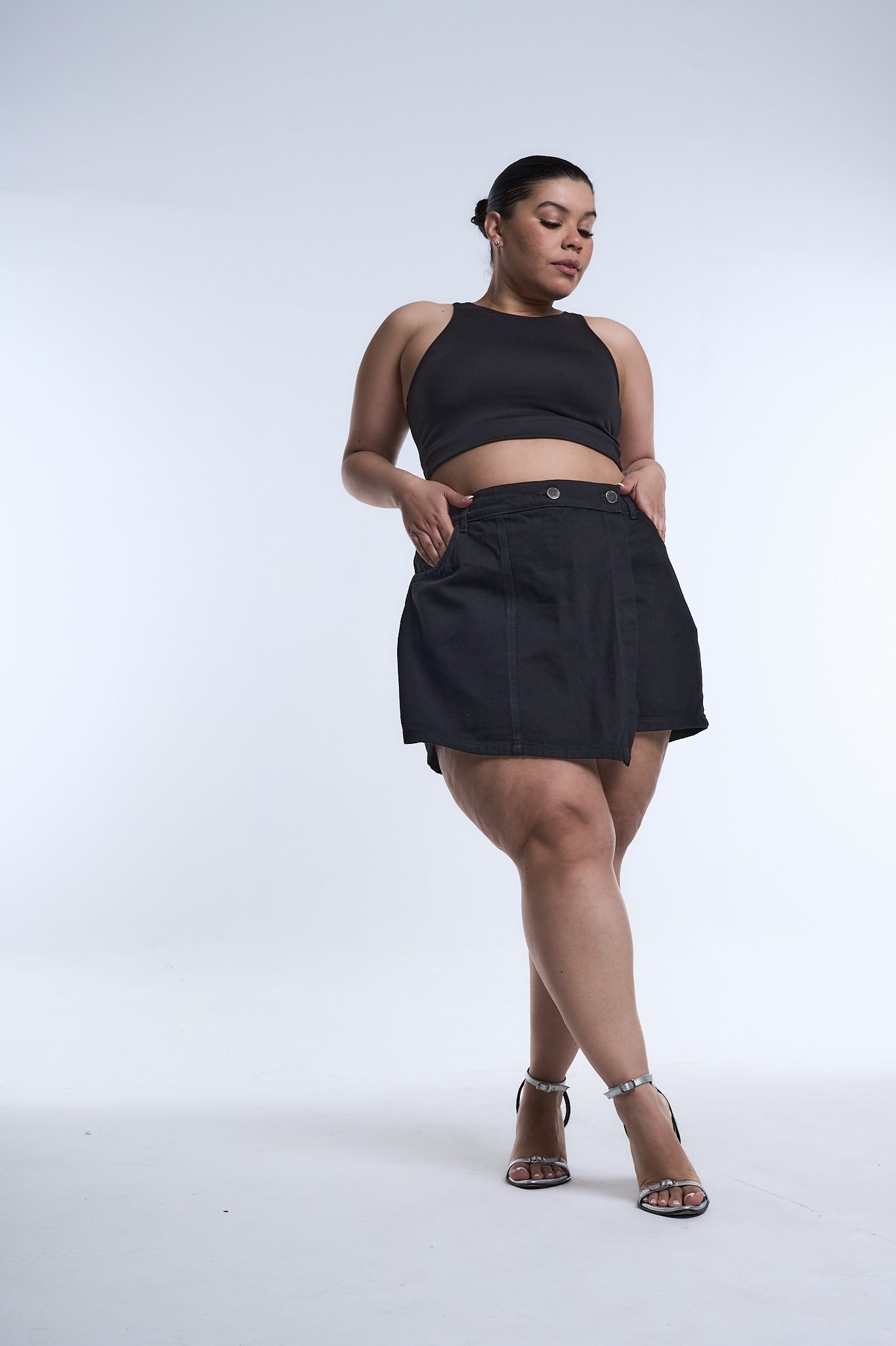 <b> SHORT-POLLERA NINIVE RECORTE </b> <i> rigido </i> - Imagen 8