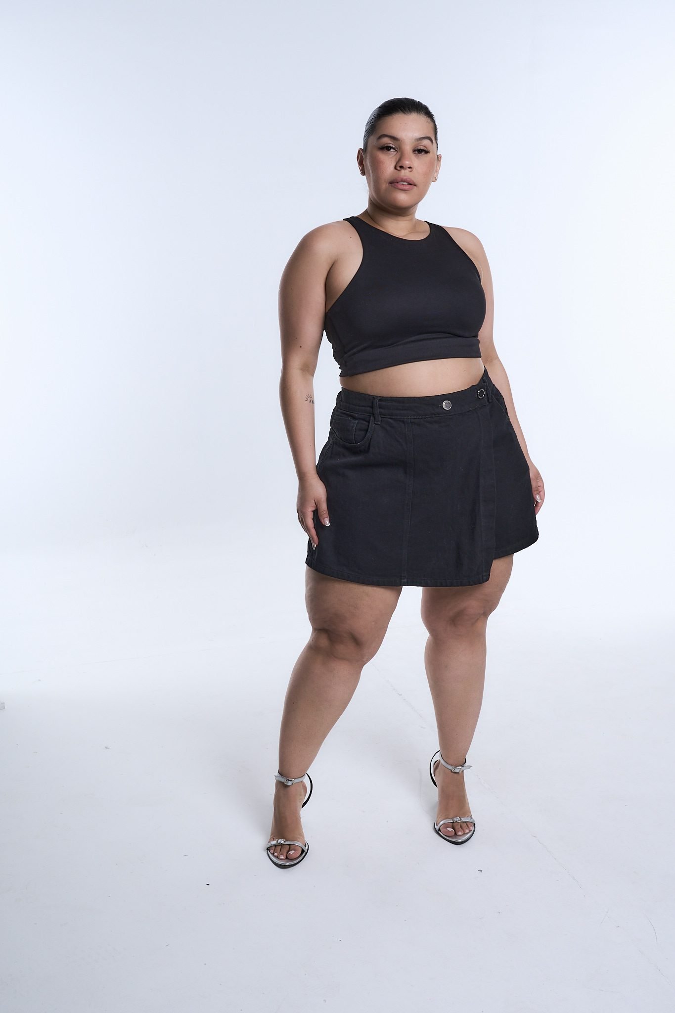 <b> SHORT-POLLERA NINIVE RECORTE </b> <i> rigido </i> - Imagen 6