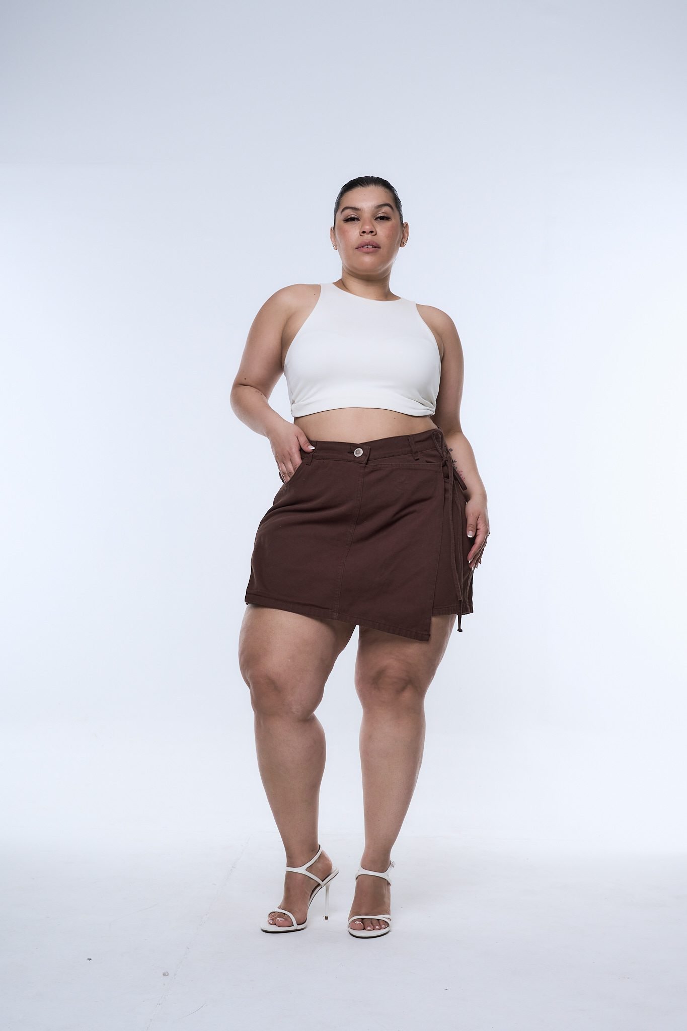 <b> SHORT-POLLERA CHOCOLATE LAZO </b> <i> rigido </i>