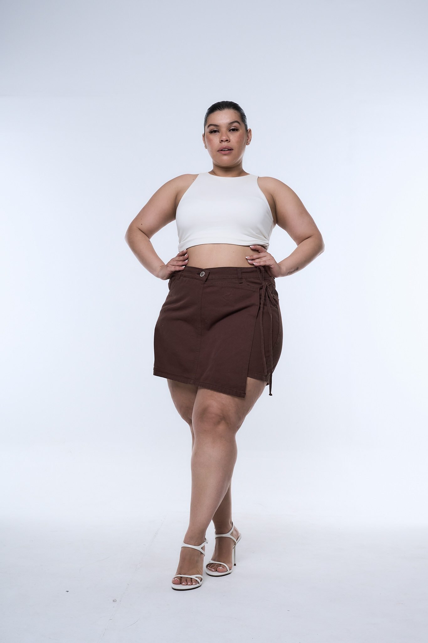 <b> SHORT-POLLERA CHOCOLATE LAZO </b> <i> rigido </i> - Imagen 4