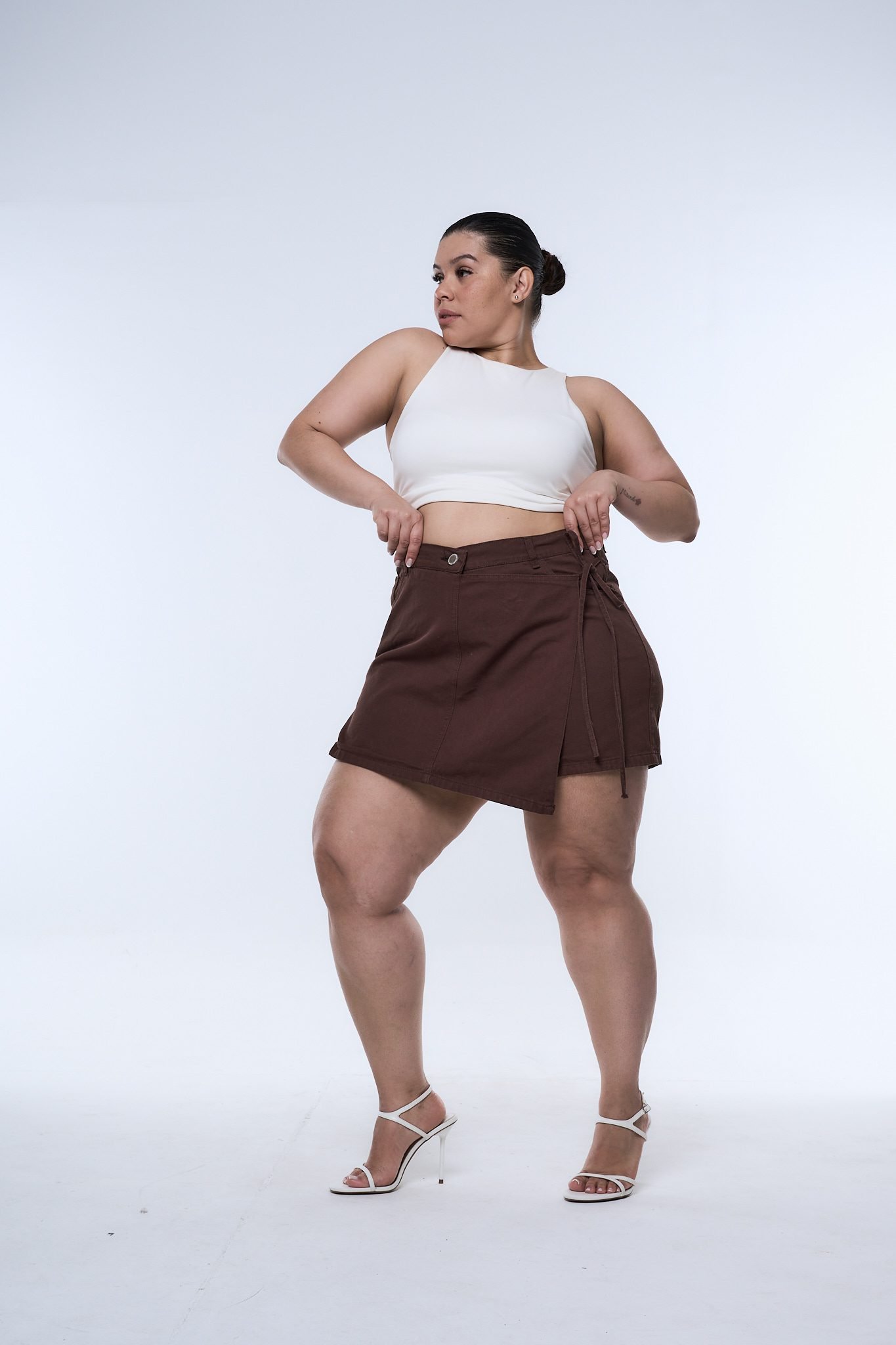 <b> SHORT-POLLERA CHOCOLATE LAZO </b> <i> rigido </i> - Imagen 3