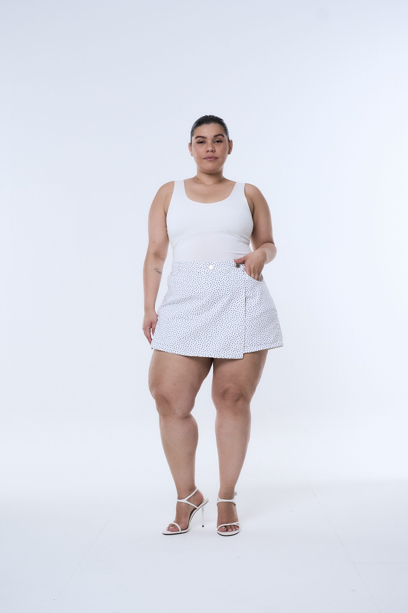 <b> SHORT-POLLERA OFHELIA </b> <i> rígido