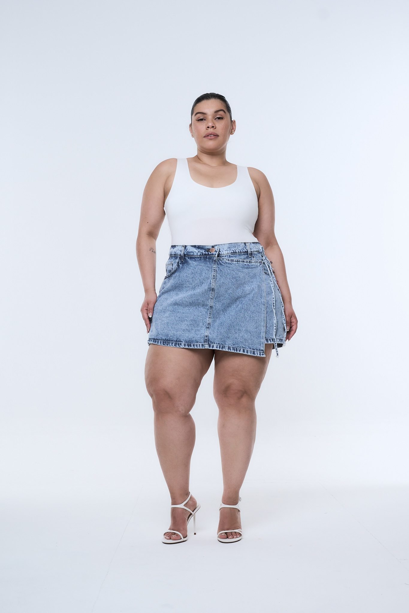 <b> SHORT-POLLERA DIOMAR NEVADO LAZO </b> <i> rígido