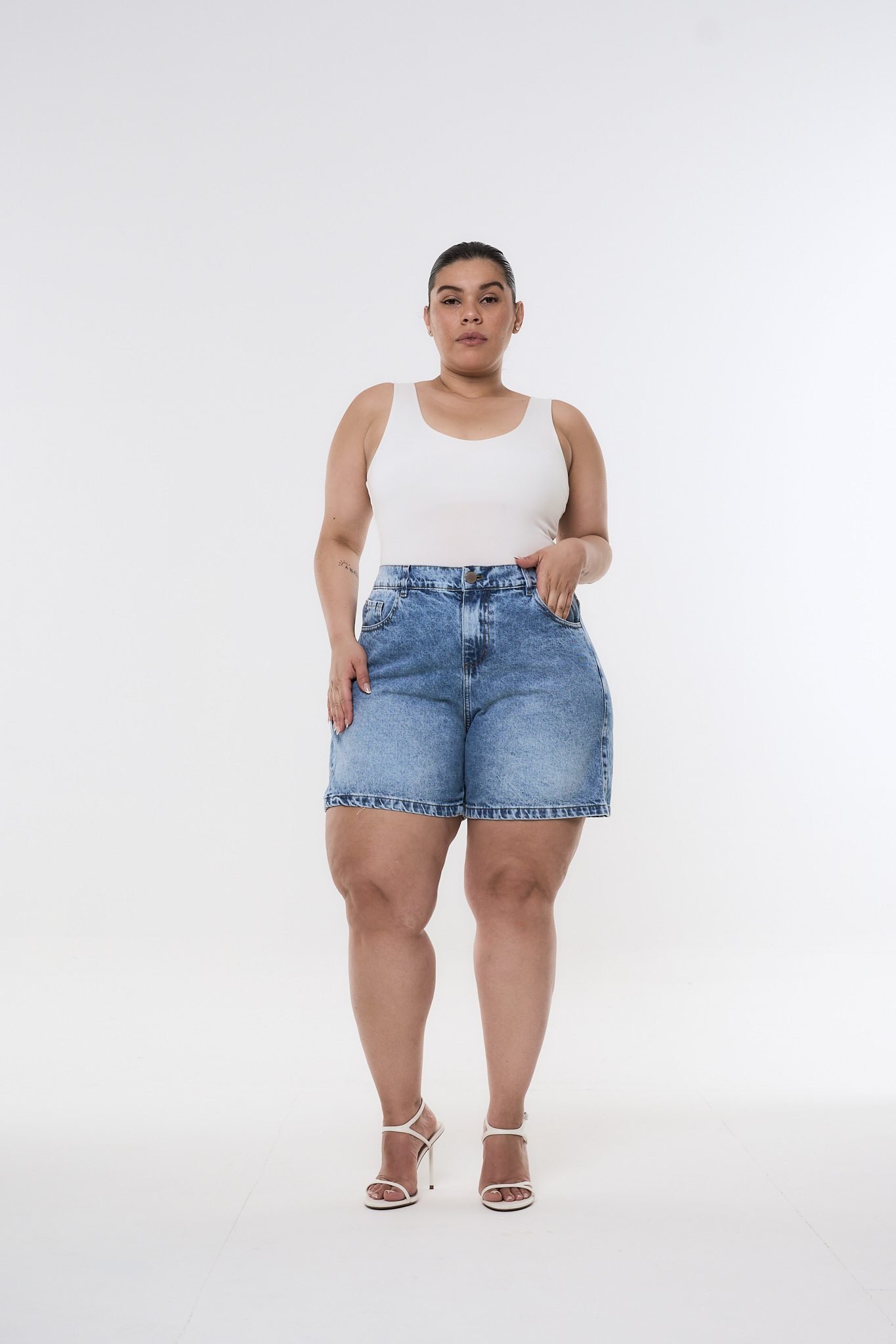 <b> SHORT ABINEA NEVADO </b> <i> rígido