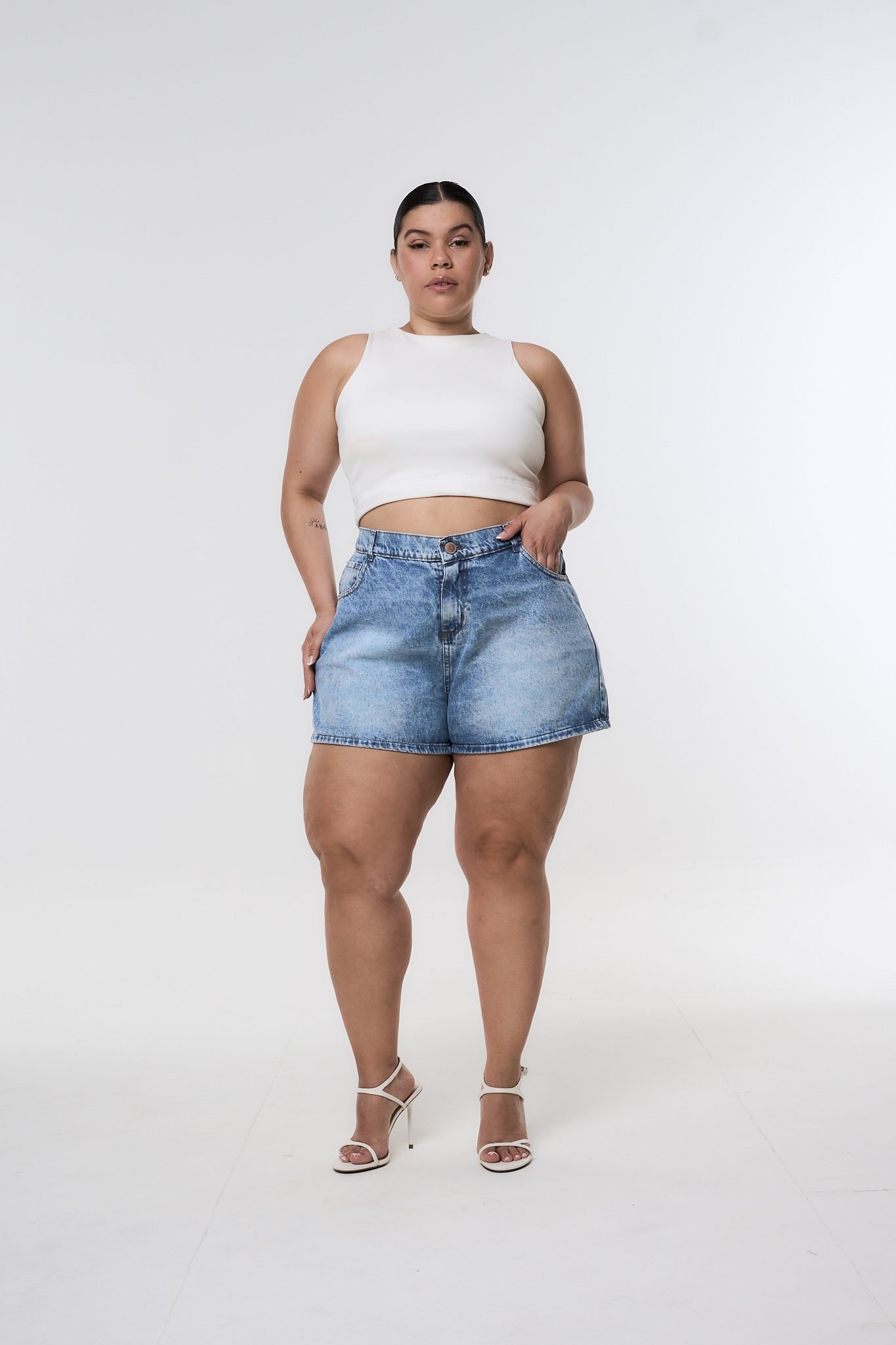 <b> SHORT EUCALYPTO NEVADO BIGOTE </b> <i> rígido