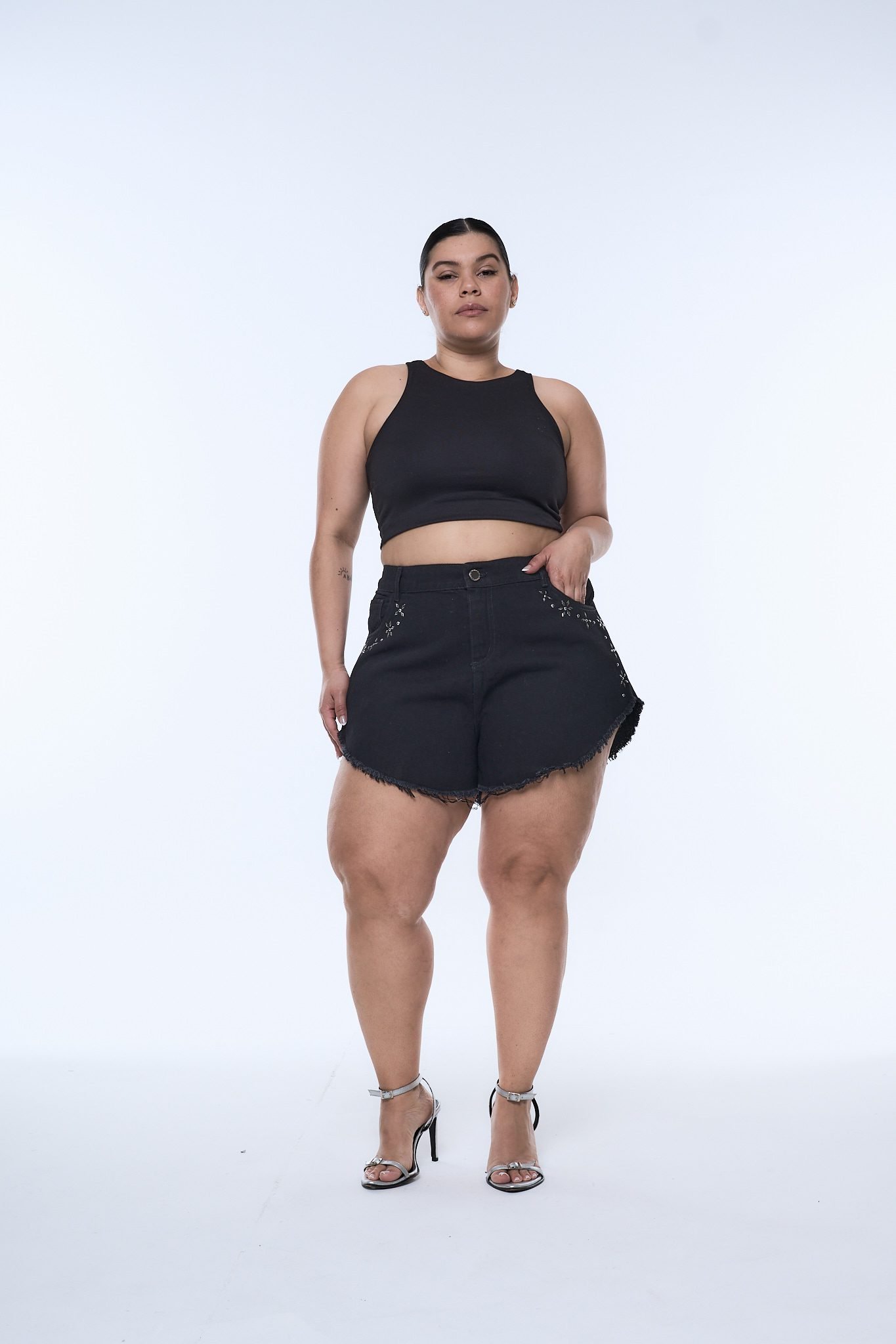 <b> SHORT ASTRAEVIA STRASS </b> <i> rígido