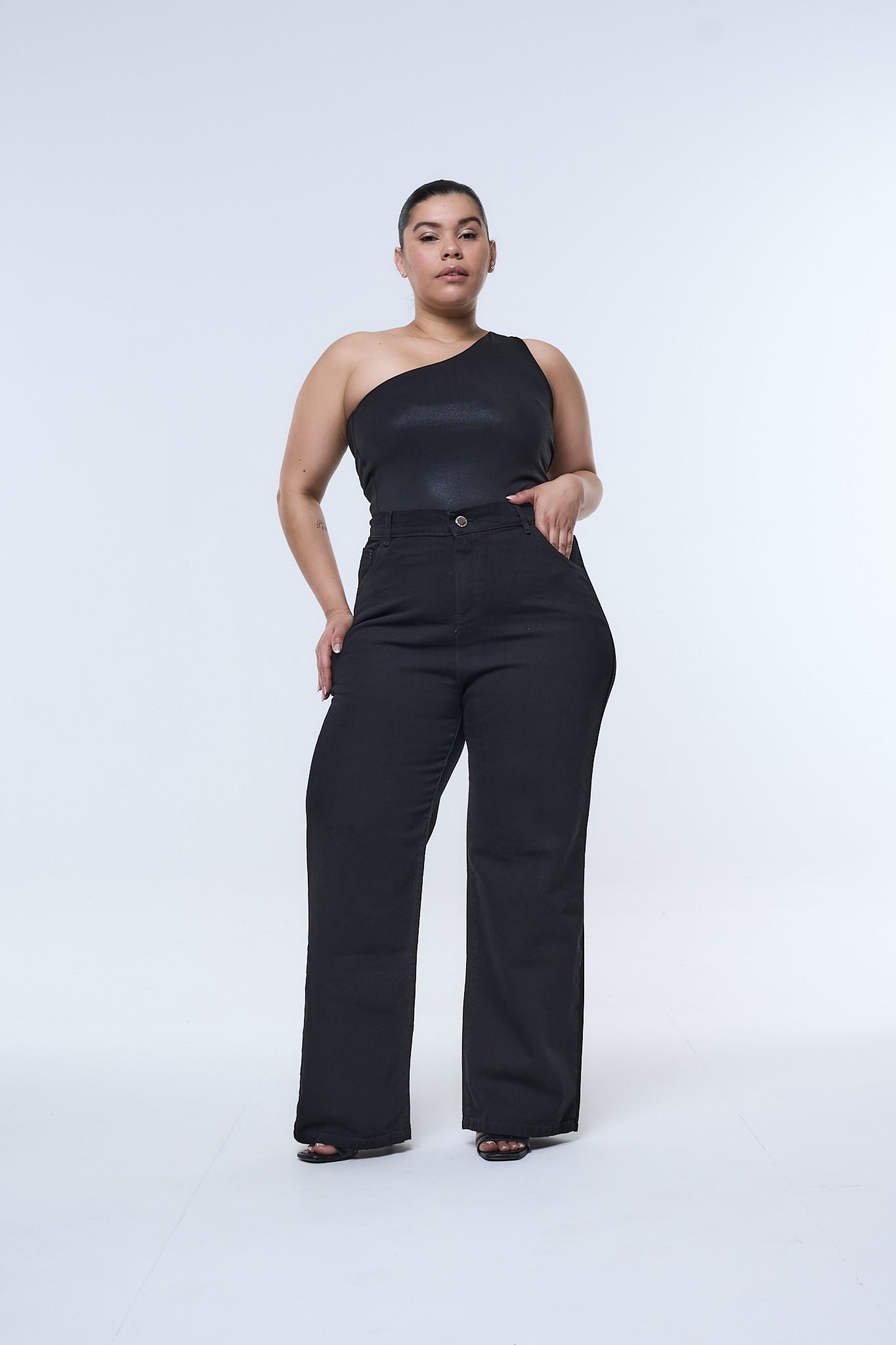 <b> MAXI WIDELEG BLACK </b> <i> rígido