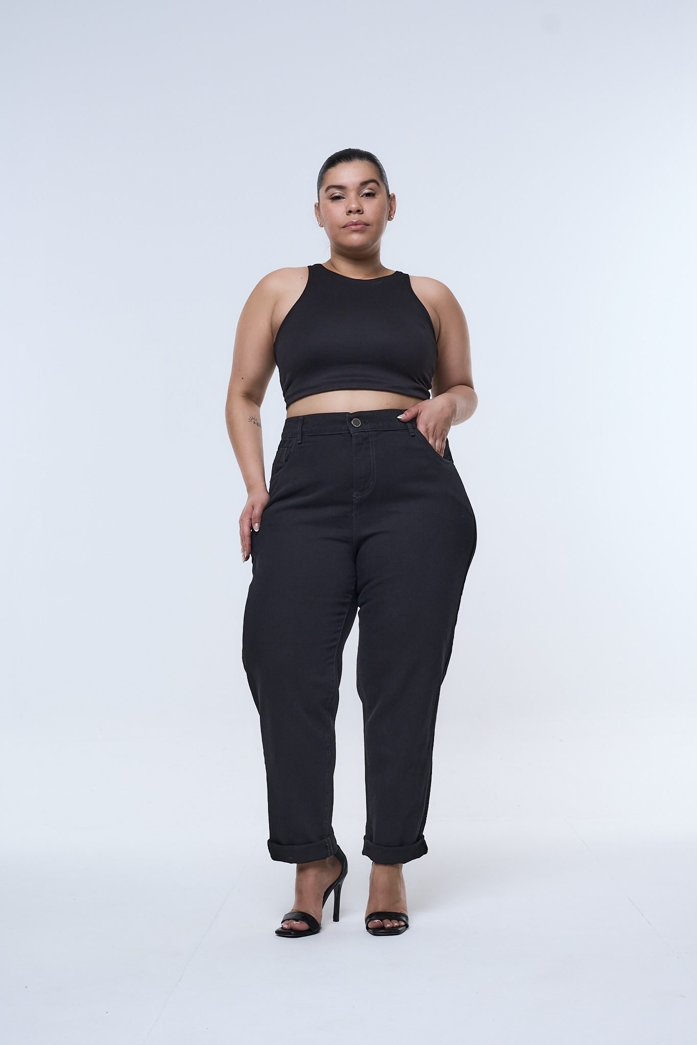 <b> MOM BLACK </b> <i> rígido