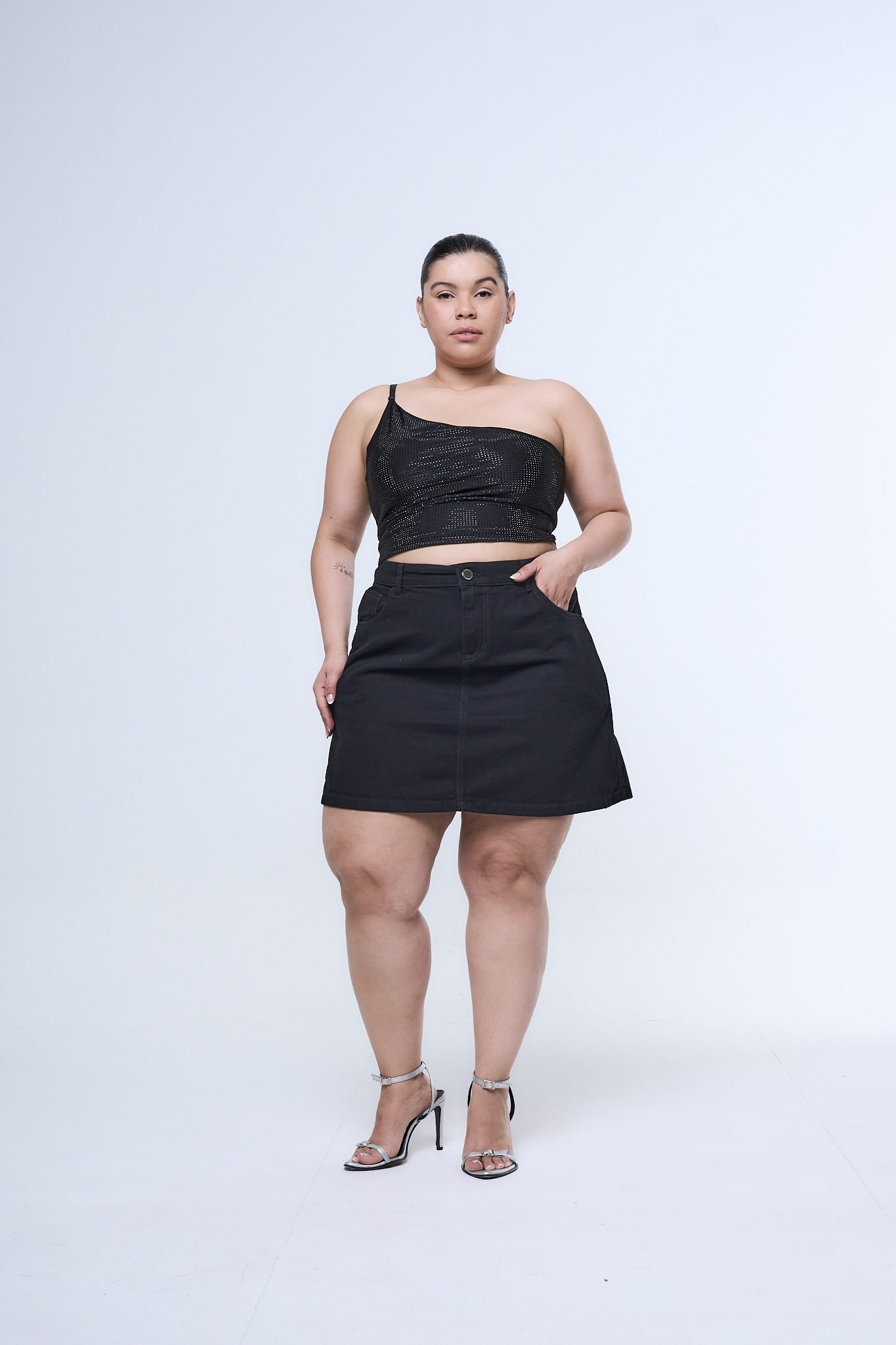 <b> POLLERA CALYPHOS </b> <i> rígido