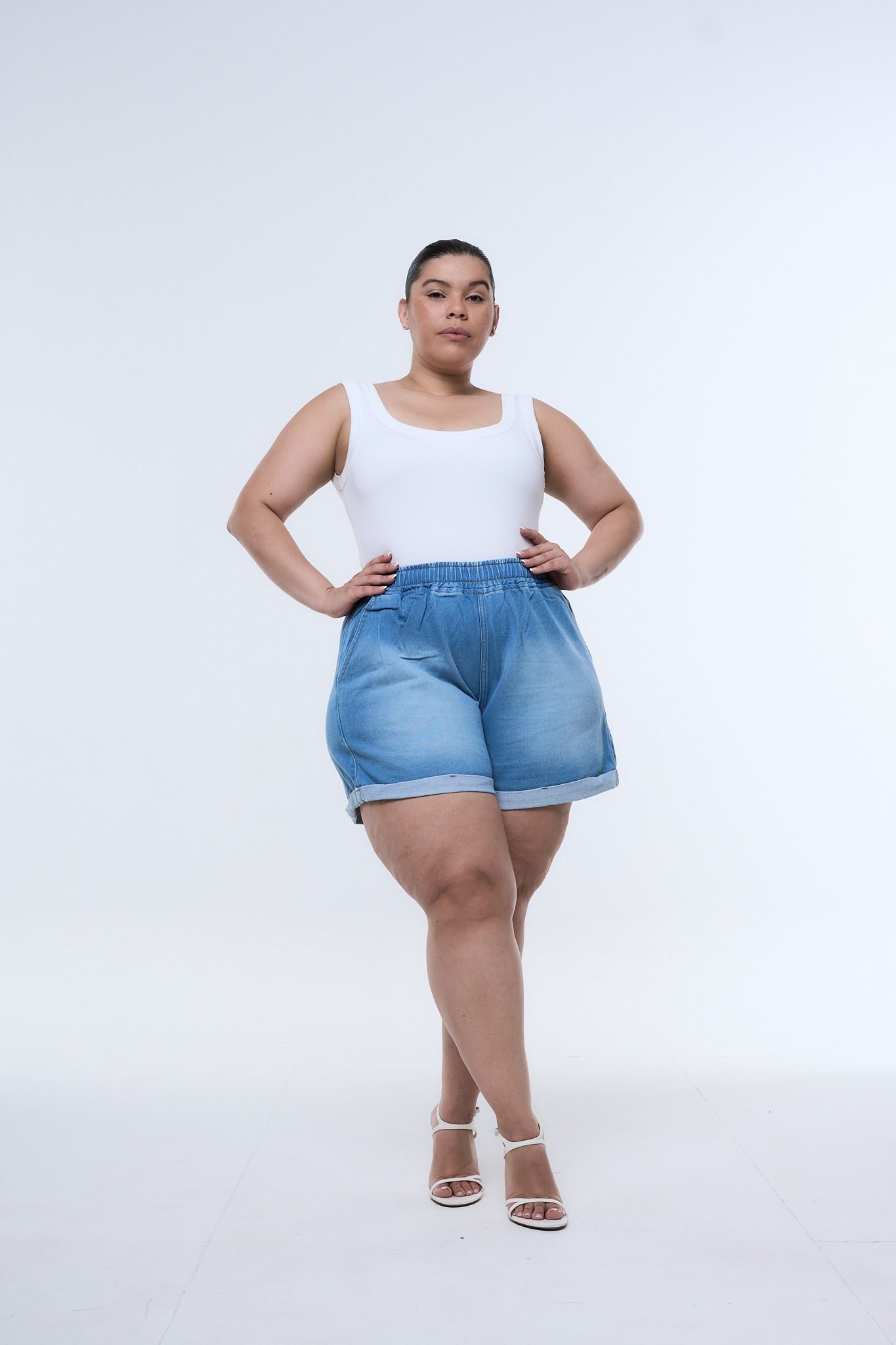 <b> SHORT SOLUNE DOBLADILLO </b> <i> rígido - Imagen 3