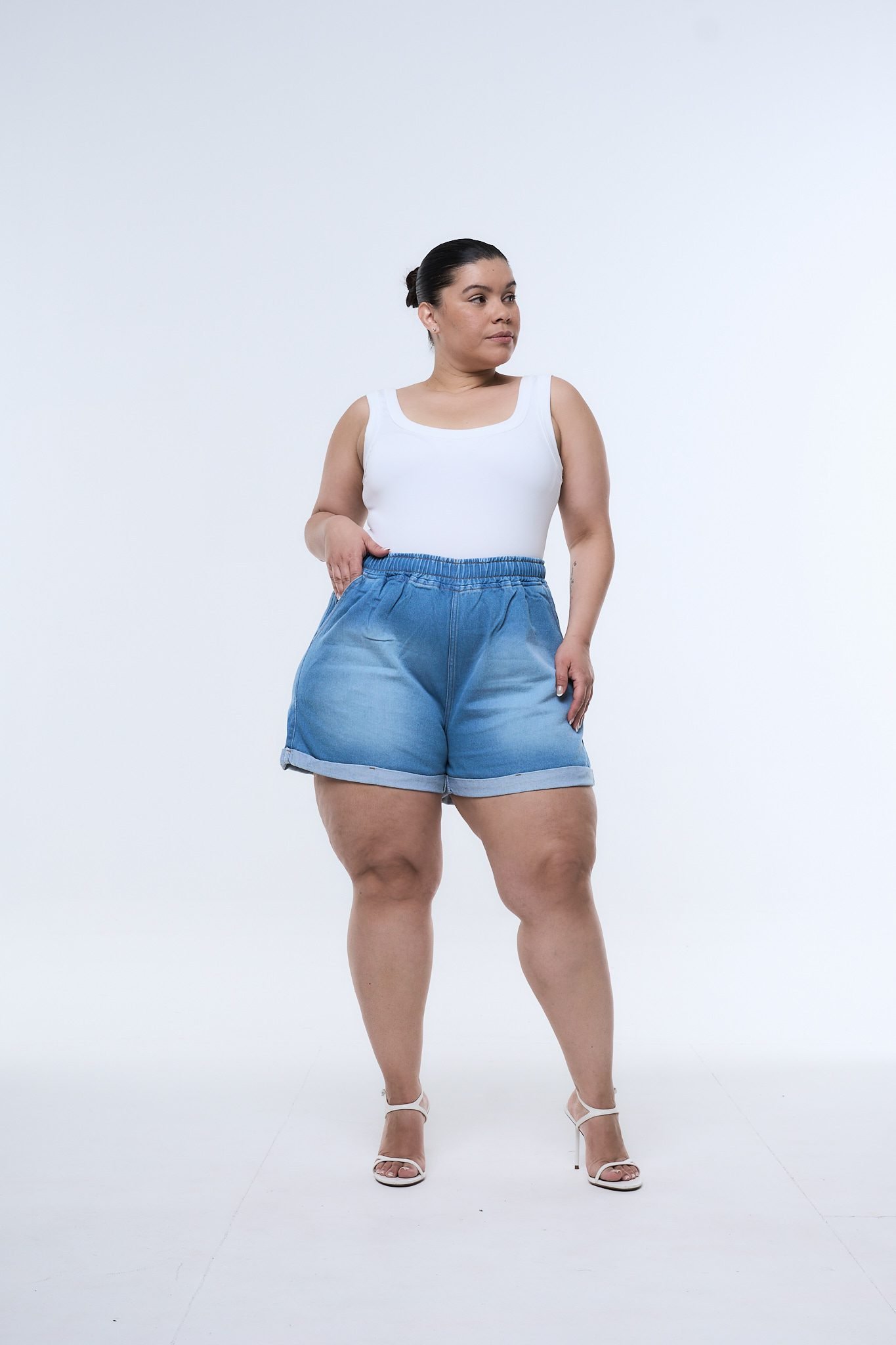 <b> SHORT SOLUNE DOBLADILLO </b> <i> rígido - Imagen 7