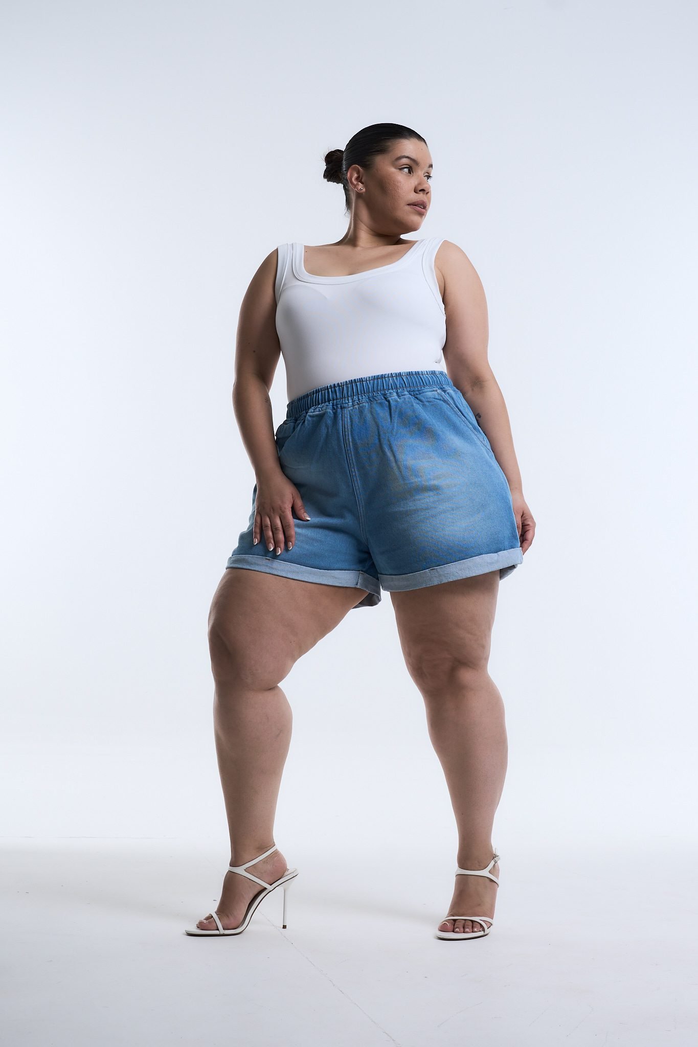 <b> SHORT SOLUNE DOBLADILLO </b> <i> rígido - Imagen 4