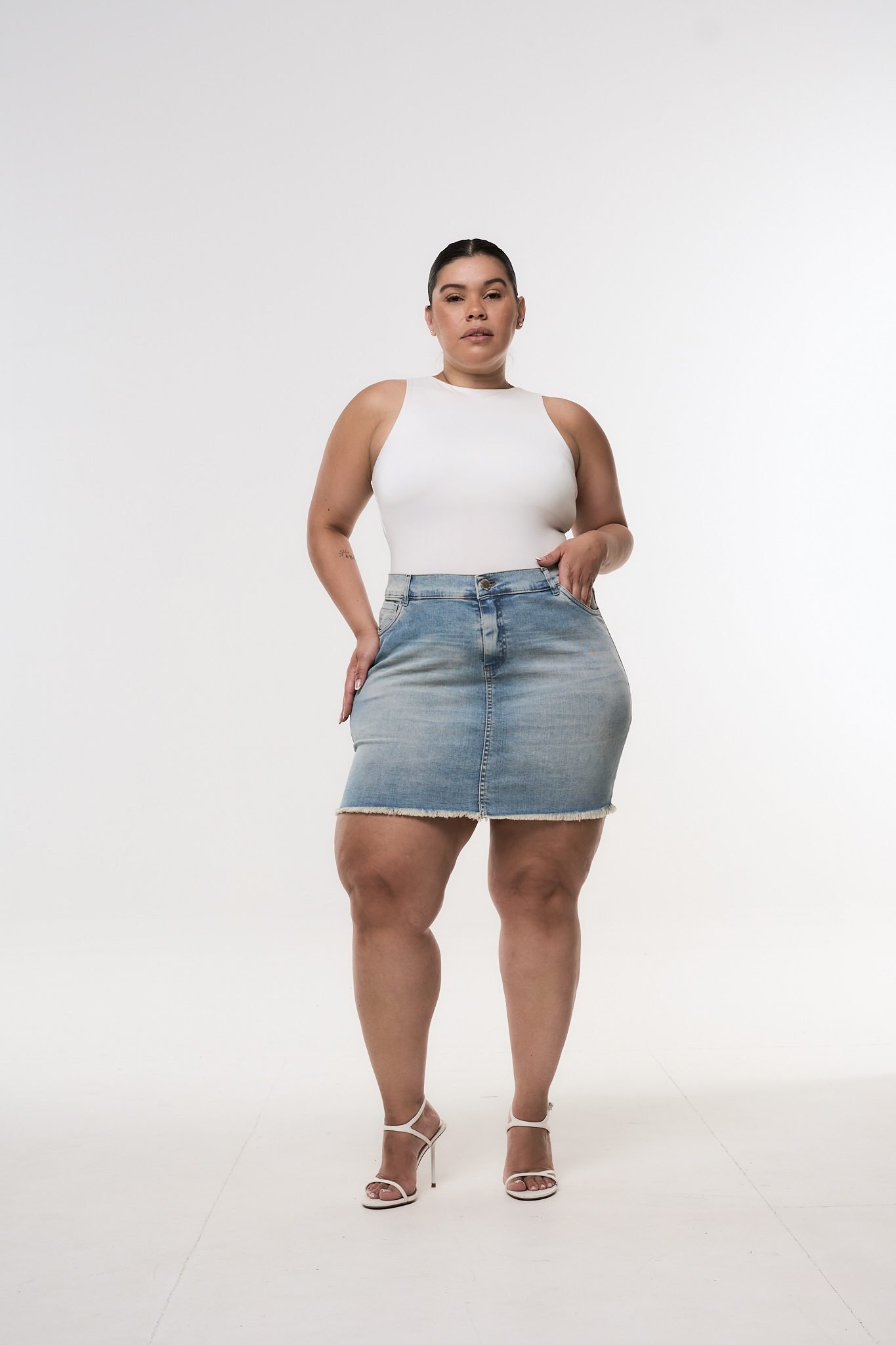 <b> MINI BELMA NEVADO BIGOTE </b> <i> elastizado </i>