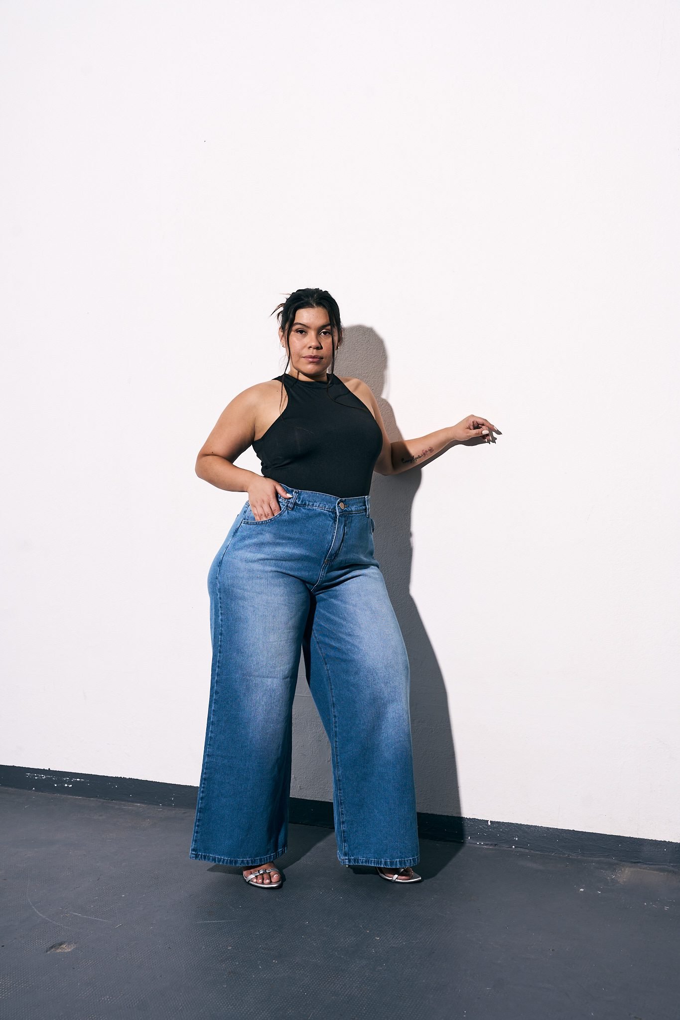 <b> DOBLE MAXI WIDELEG ROXANNE BIGOTE </b> <i> rigido </i>