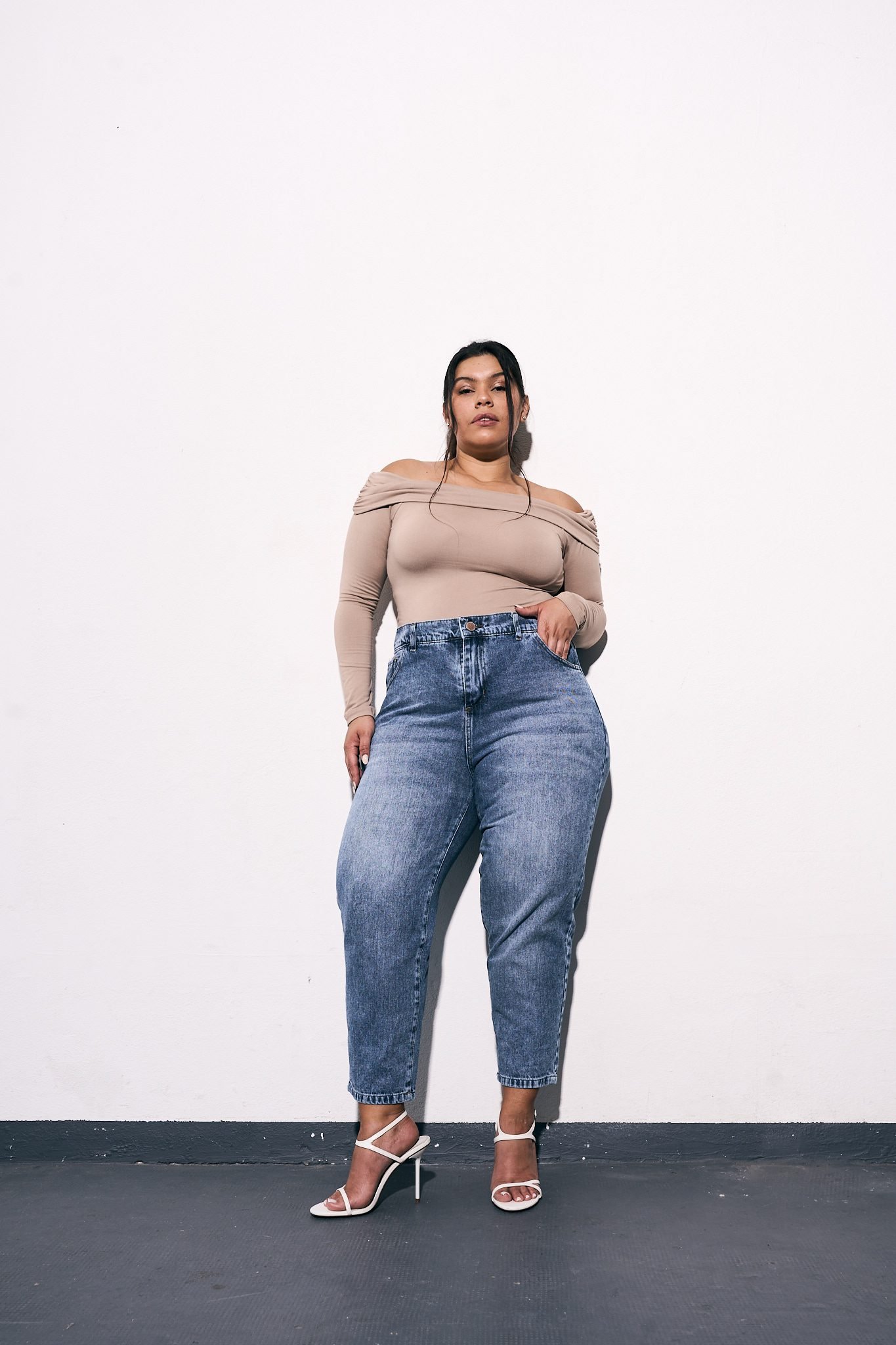 <b> MOM THARION NEVADO BIGOTE </b> <i> rigido </i>