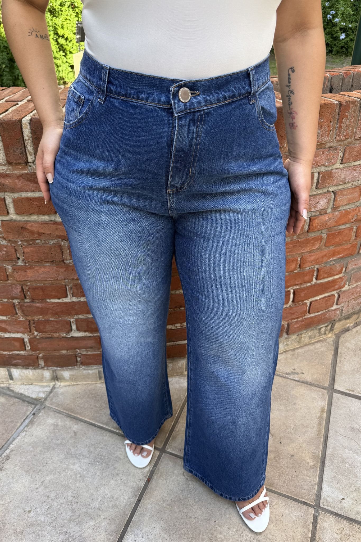 <b> MAXI WIDELEG LEONE BIGOTE </b> <i> rígido