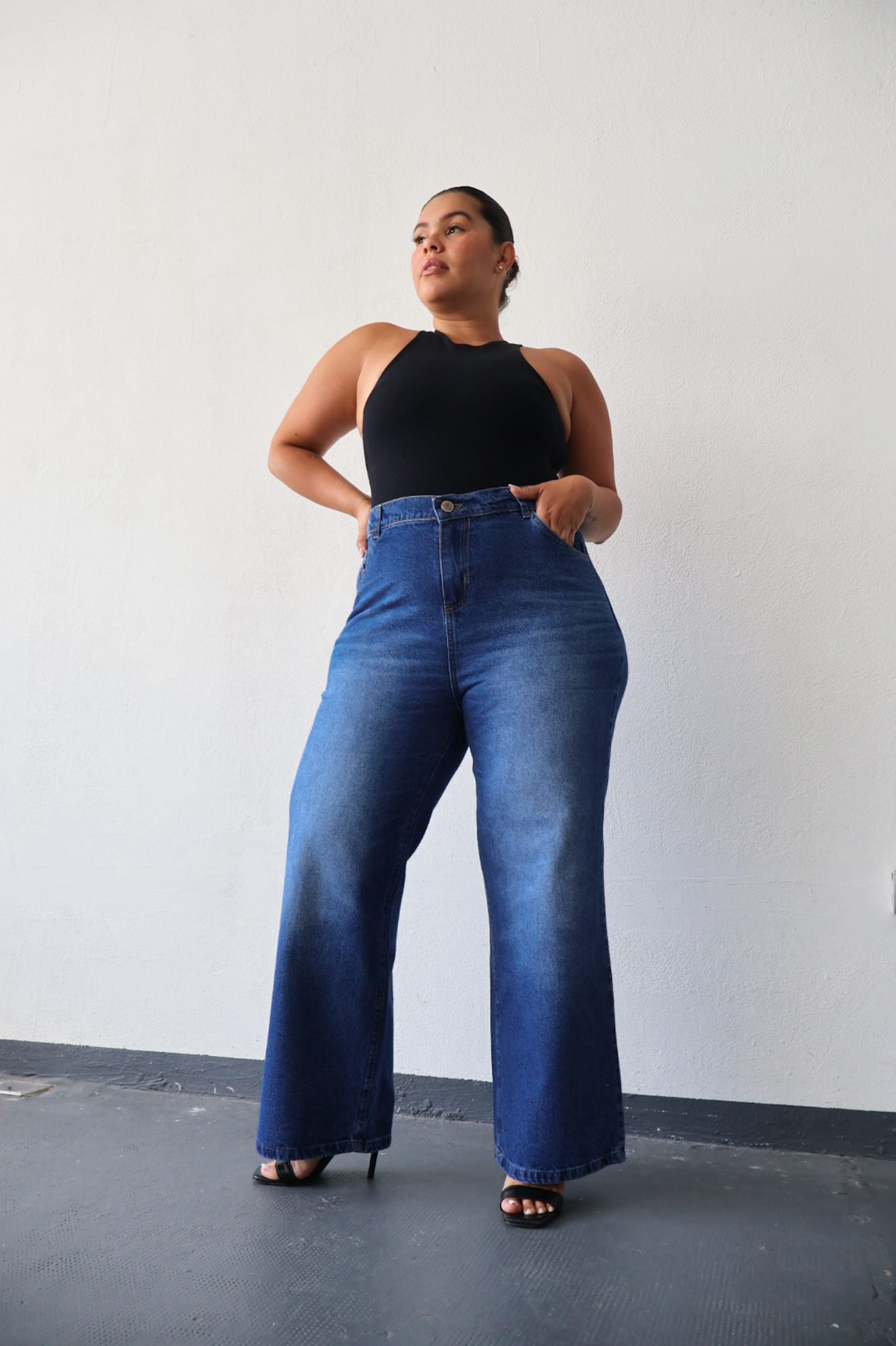 <b> MAXI WIDELEG LEONE BIGOTE </b> <i> rígido