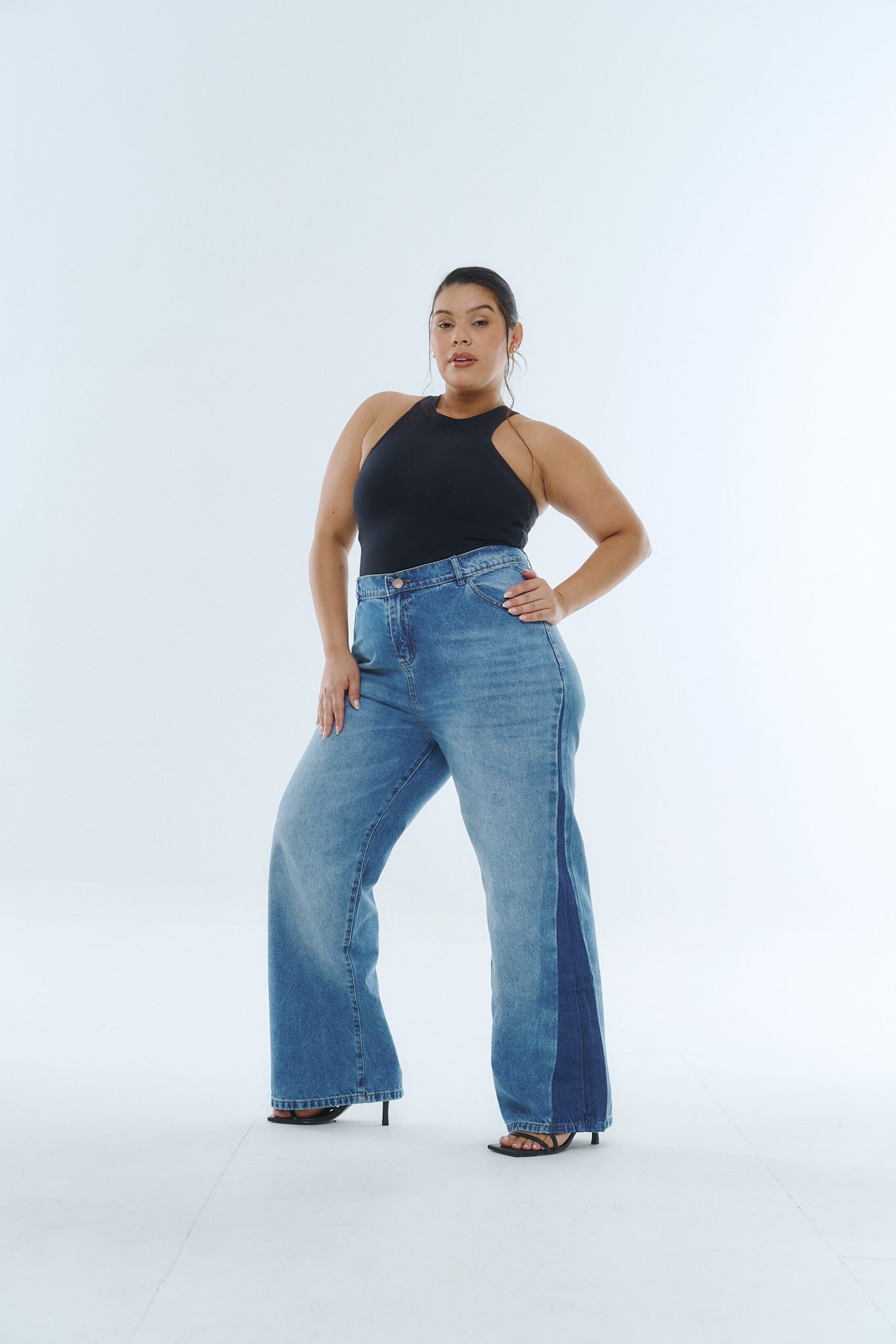 <b> MAXI WIDELEG FLANKI NEVADO BIGOTE </b> <i> rigido </i>