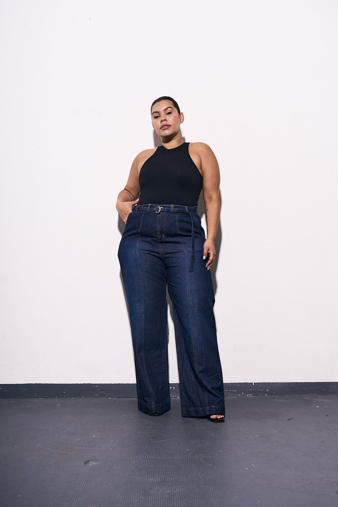 <b> MAXI WIDELEG TIMAI RECORTE TIRA CON HEBILLA </b> <i> rigido </i>