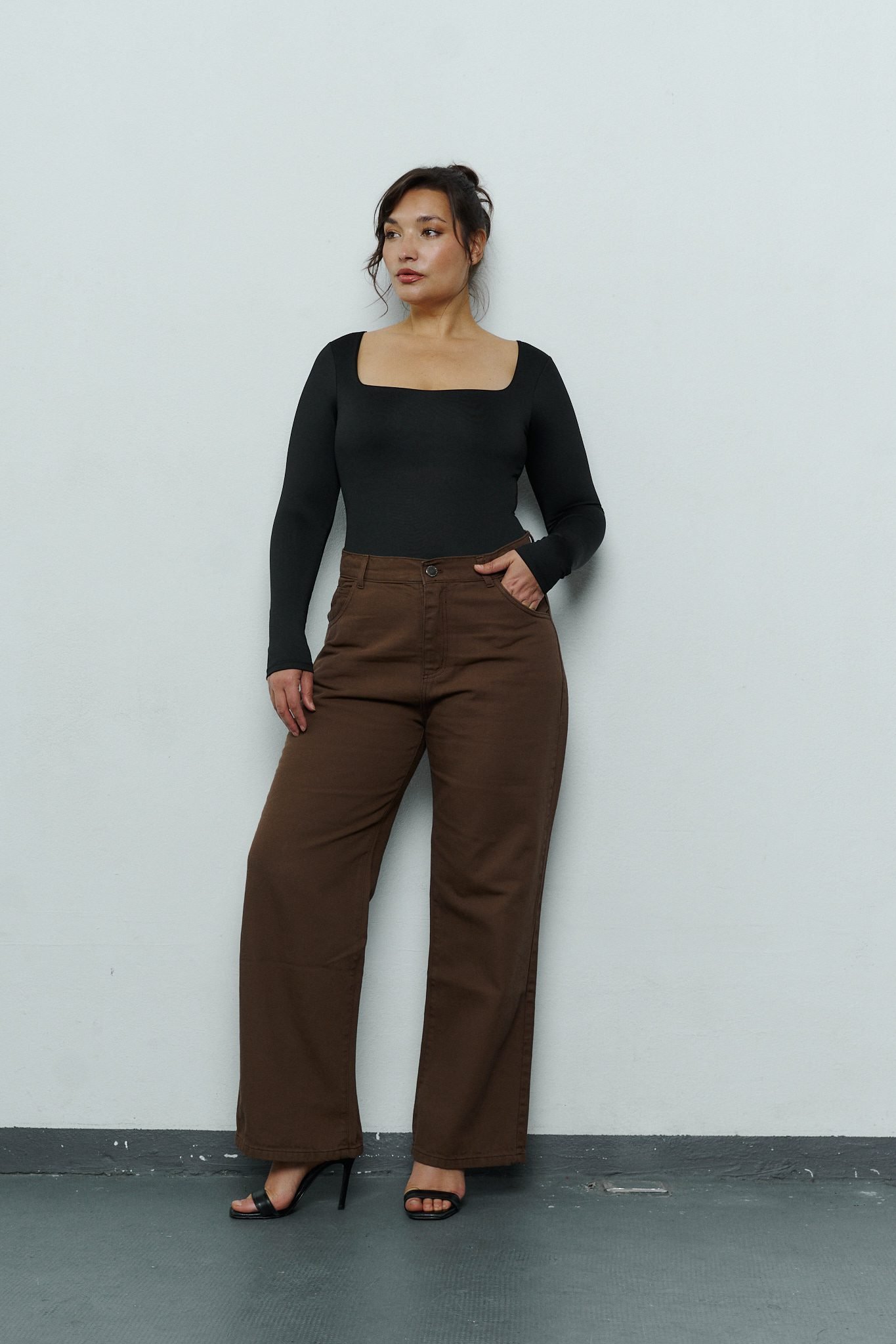 <b> MAXI WIDELEG MARRÓN</b> <i> rigido </i>