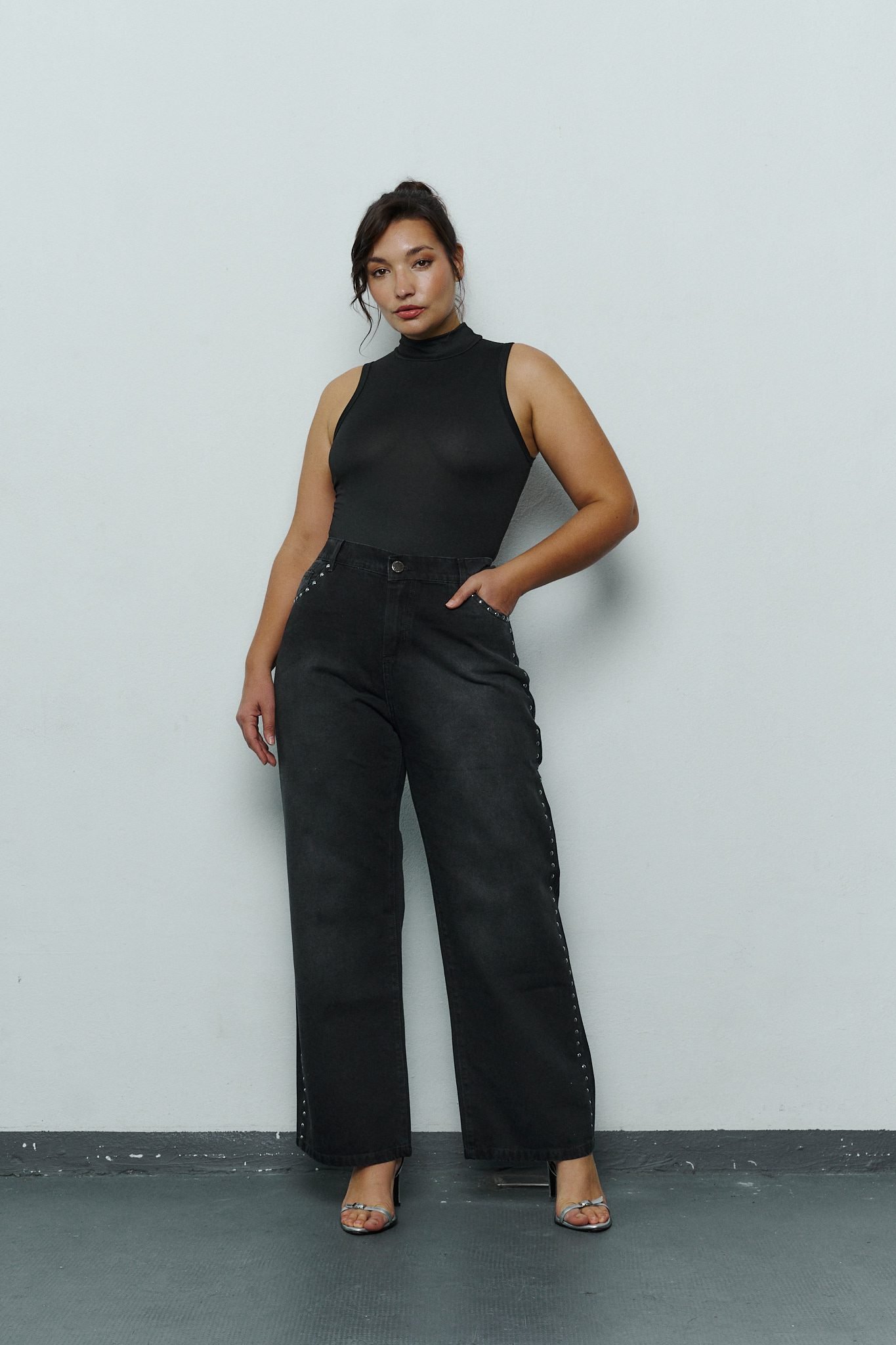Alternative view of <b> MAXI WIDELEG BUKARA TACHAS </b> <i> rigido </i>