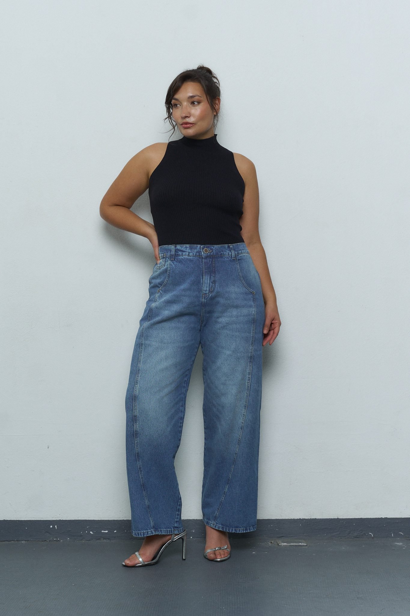 <b> MAXI WIDELEG PEONARA RECORTE MATIZADO BIGOTE</b> <i> rigido </i>